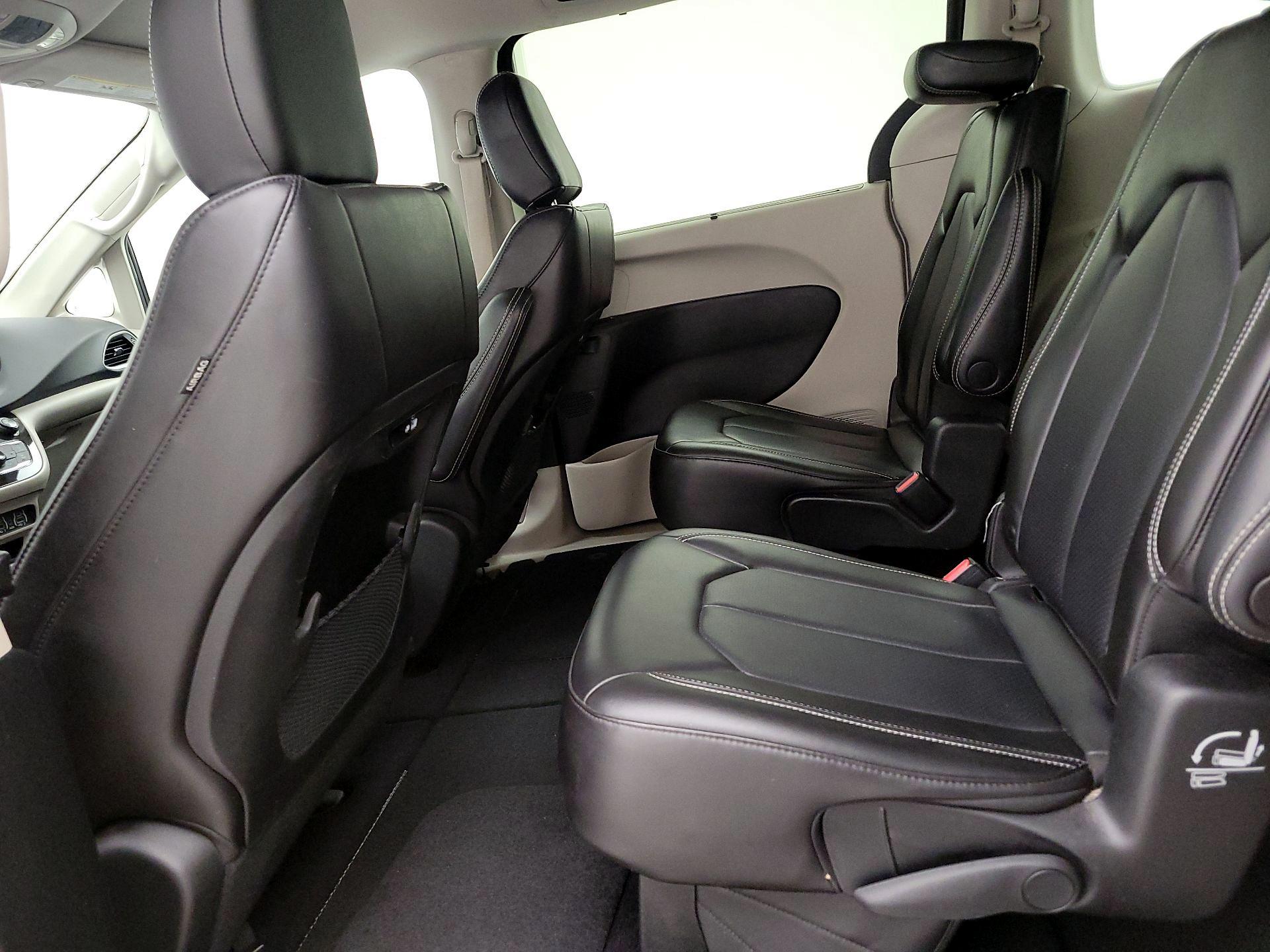Thumbnail: 2023 Chrysler Pacifica - 19