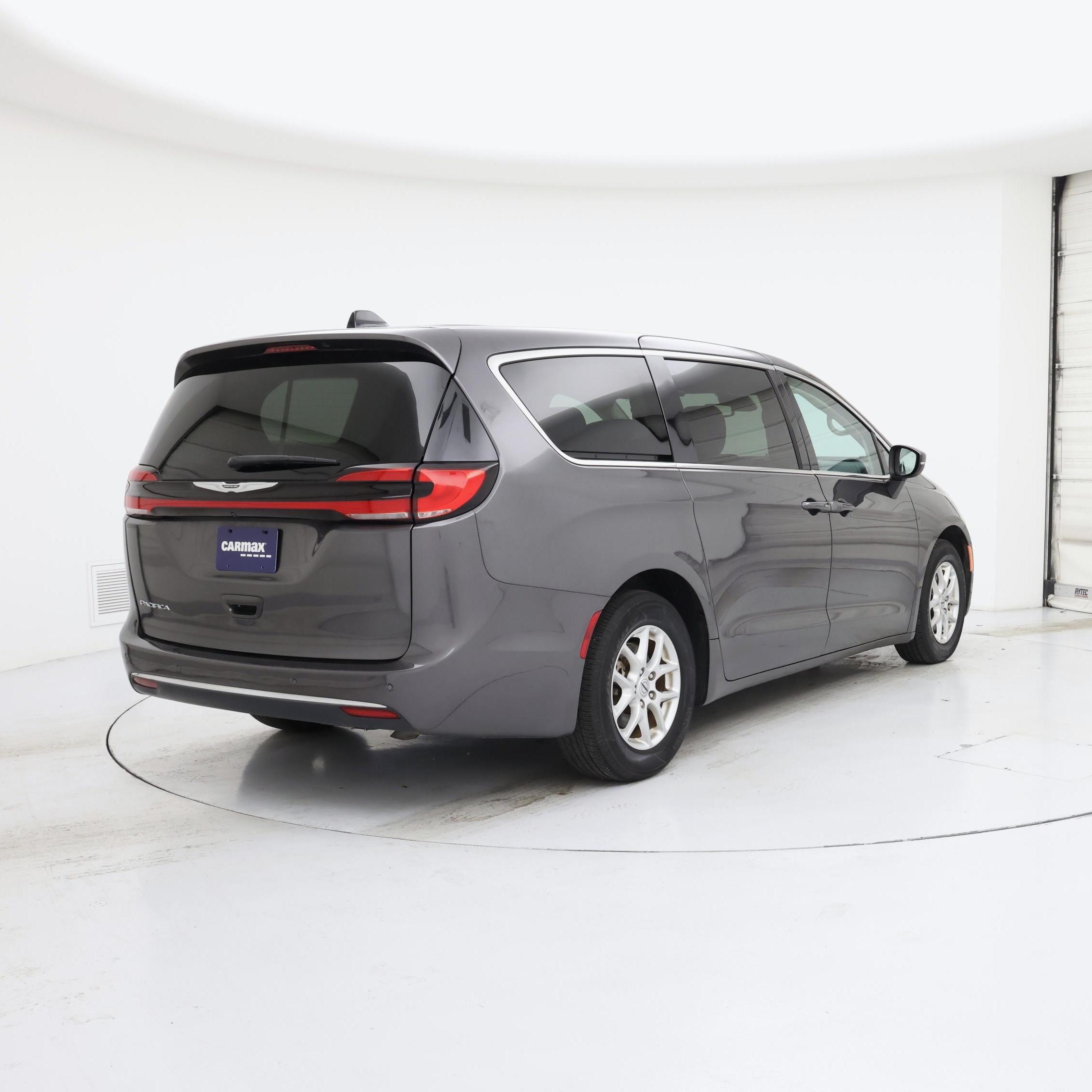 Thumbnail: 2023 Chrysler Pacifica - 8