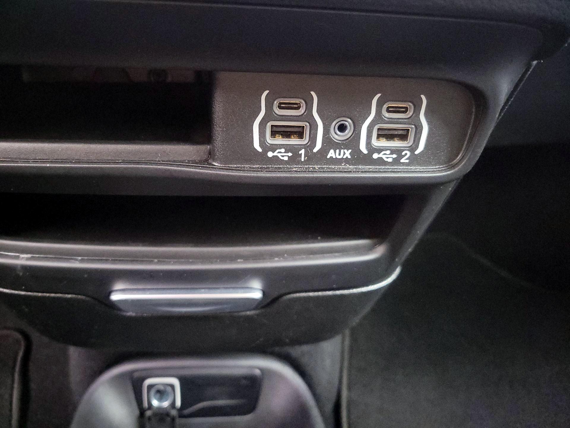 Thumbnail: 2025 Chrysler Pacifica - 18