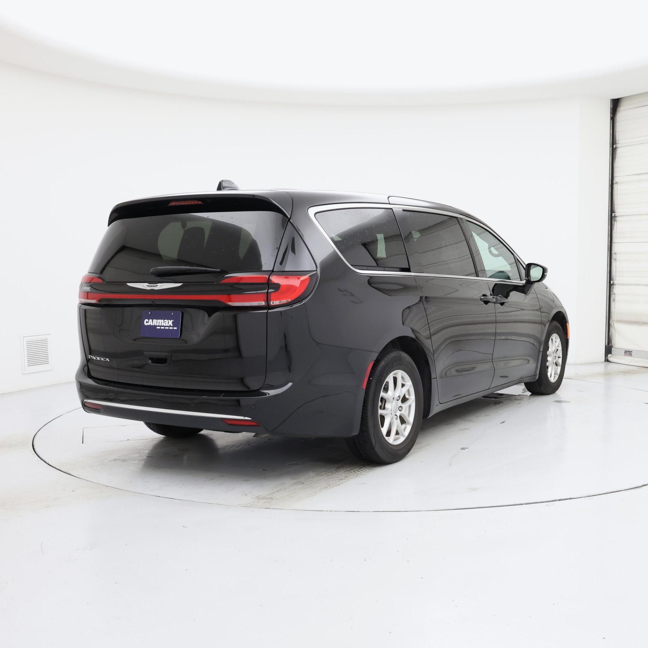 Thumbnail: 2025 Chrysler Pacifica - 8