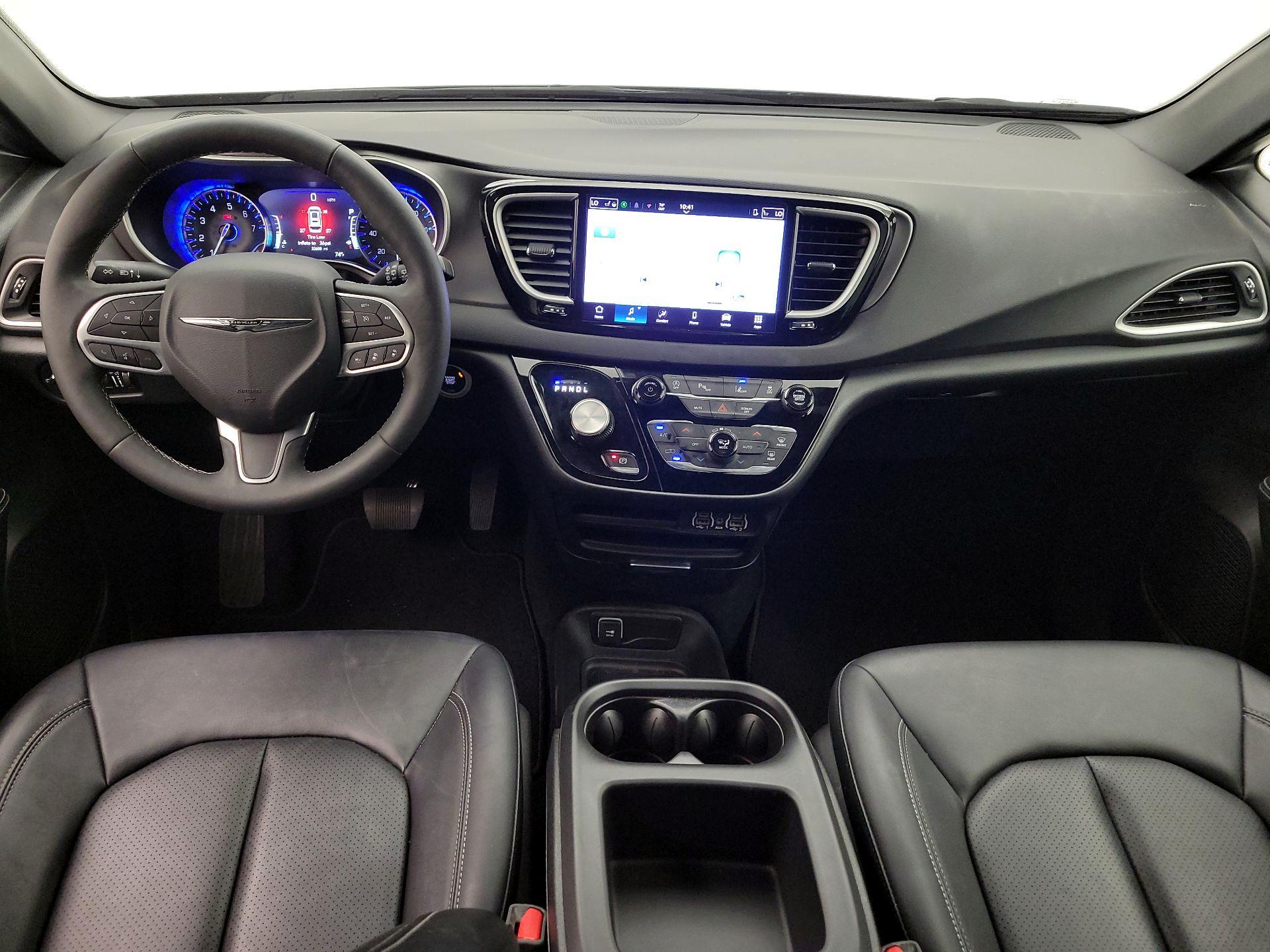 Thumbnail: 2025 Chrysler Pacifica - 9
