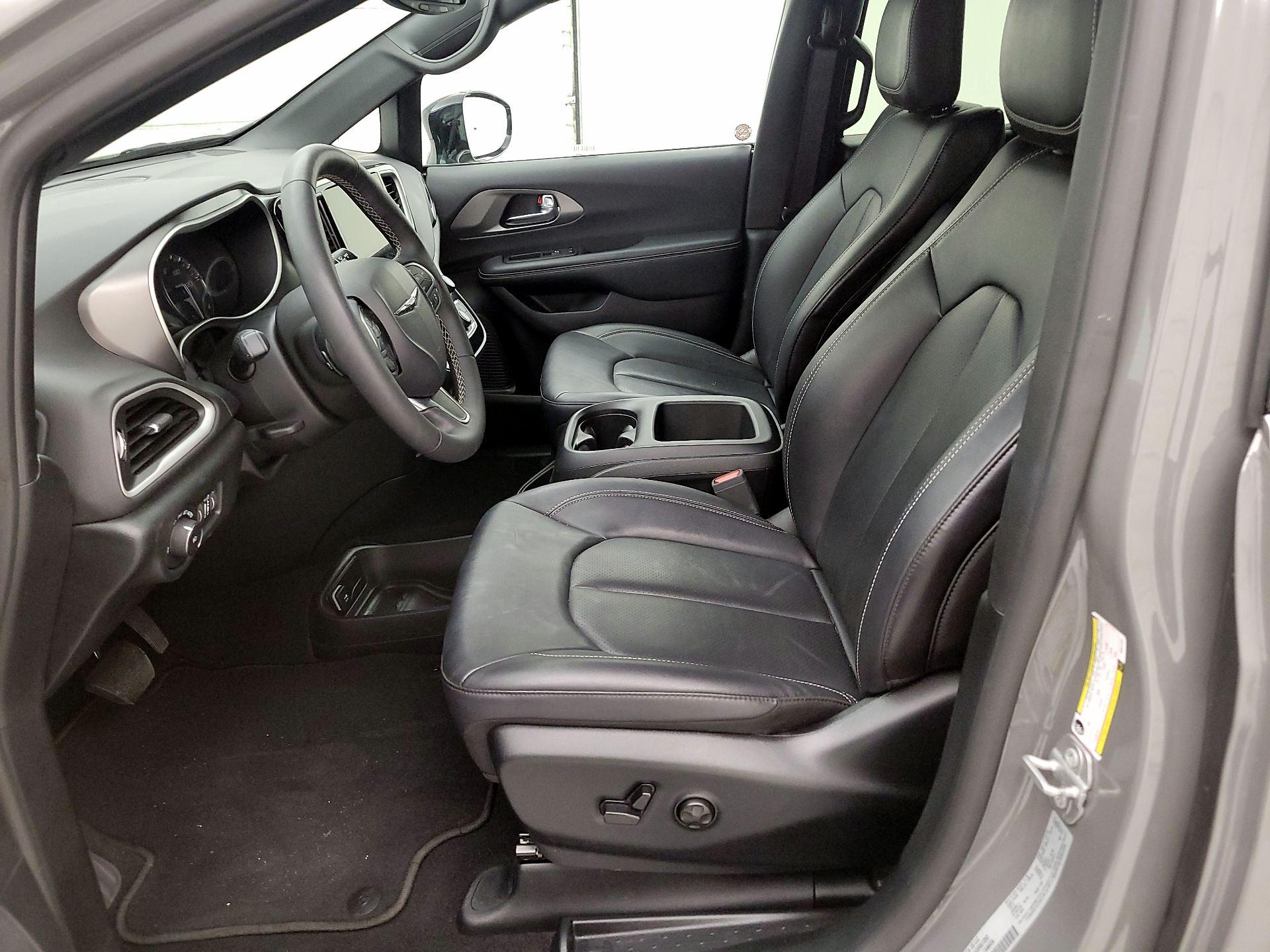 Thumbnail: 2025 Chrysler Pacifica - 11