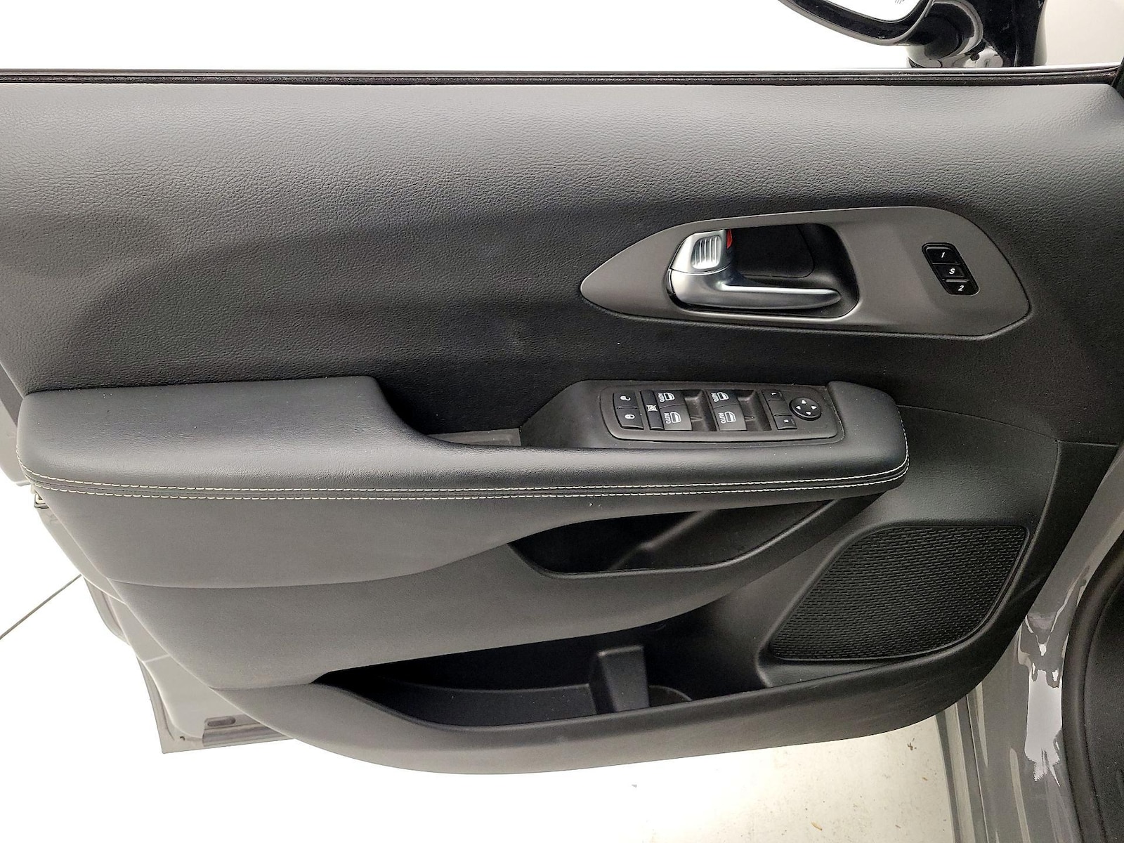 2025 Chrysler Pacifica Select - Photo 13