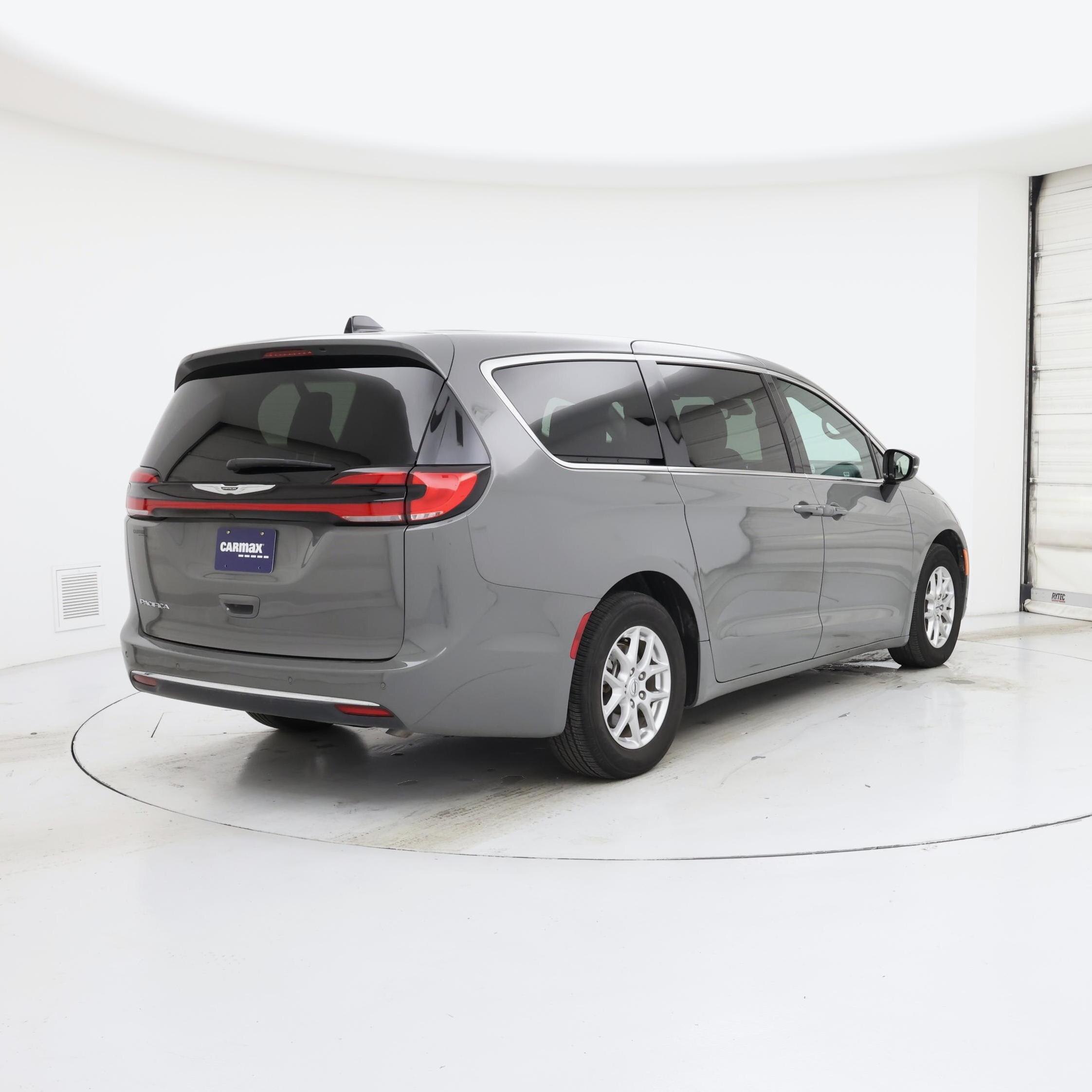 Thumbnail: 2025 Chrysler Pacifica - 8