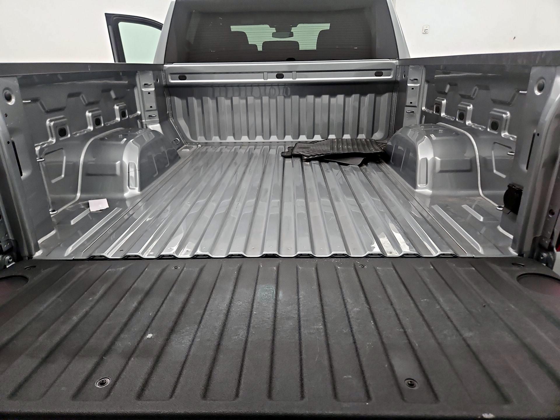 Thumbnail: 2025 Chevrolet Silverado 1500 - 20