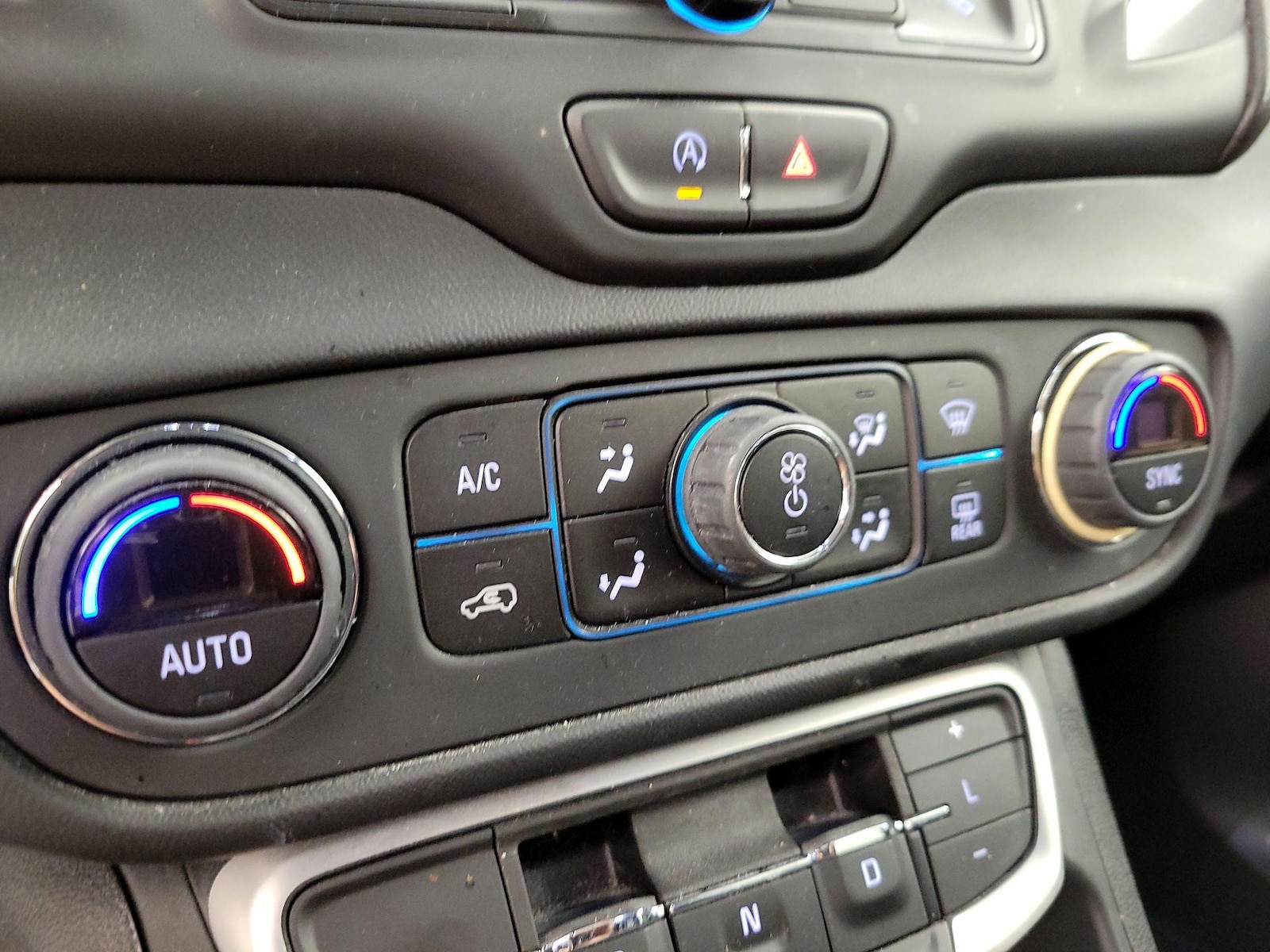 2023 GMC Terrain SLE - Photo 17