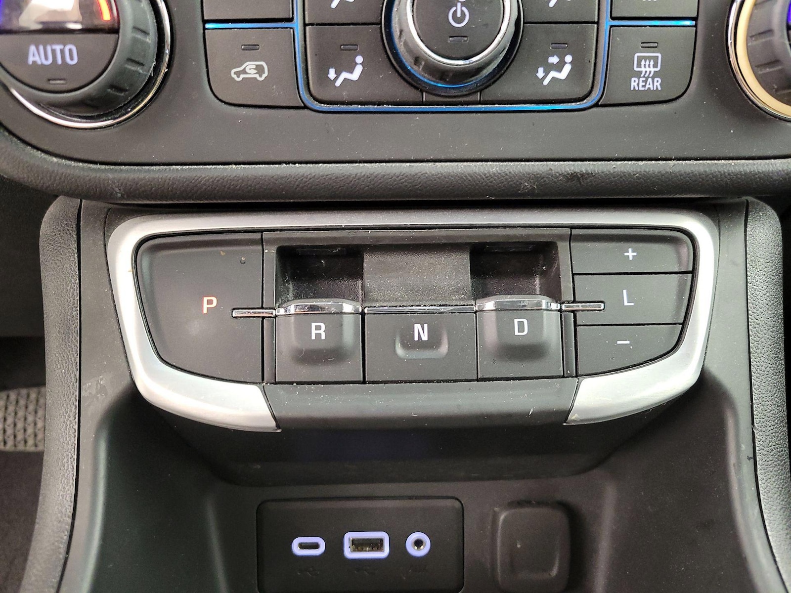 2023 GMC Terrain SLE - Photo 18