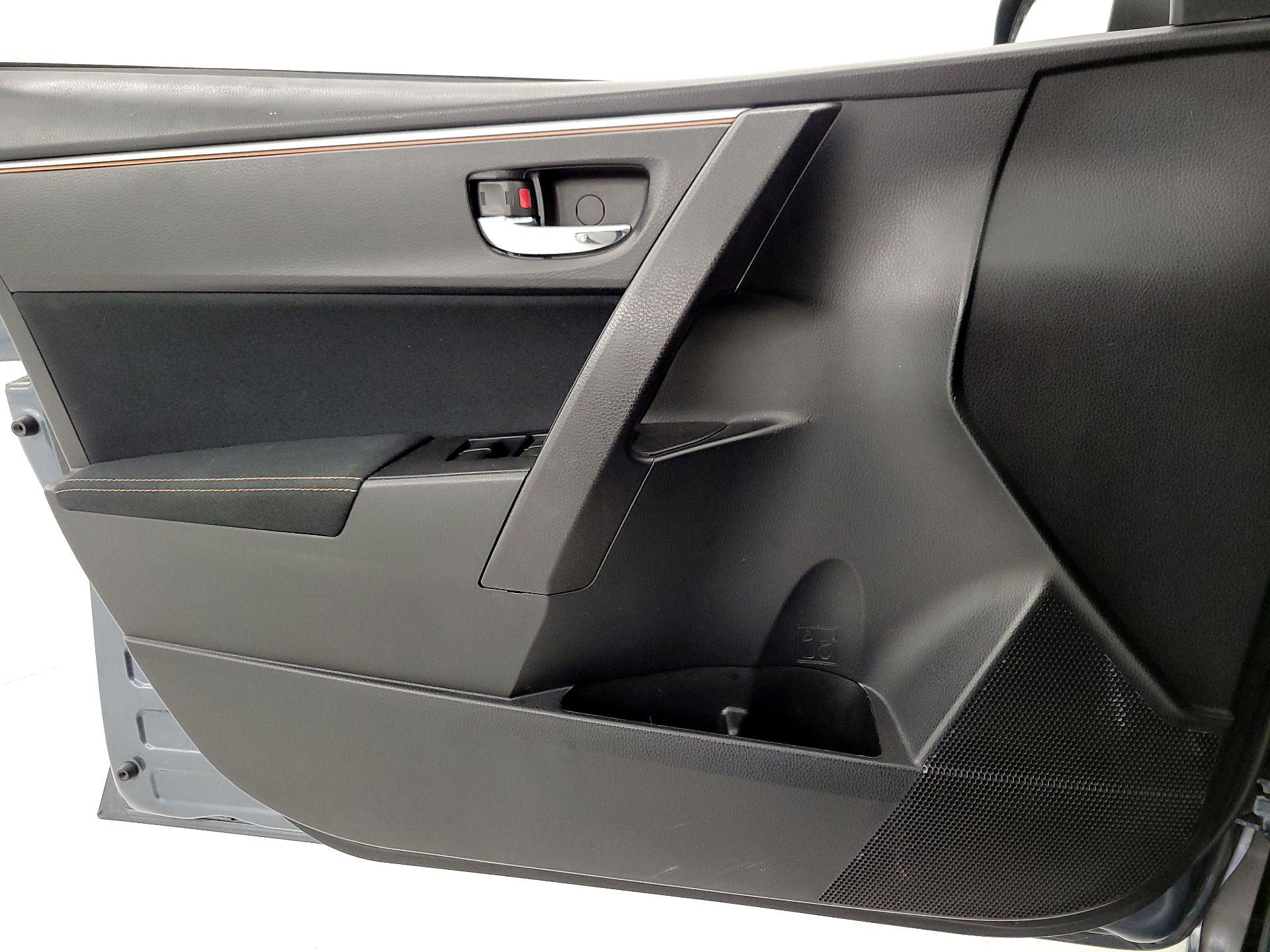 Thumbnail: 2015 Toyota Corolla - 12