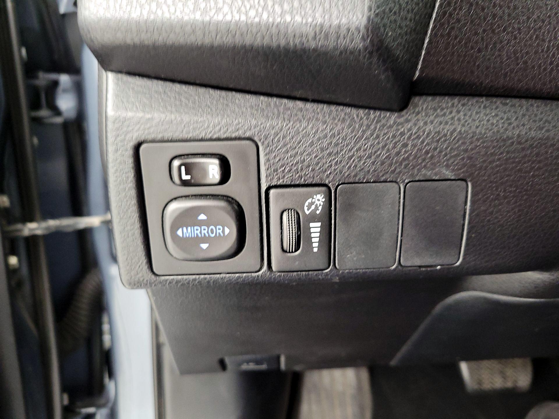 Thumbnail: 2015 Toyota Corolla - 13