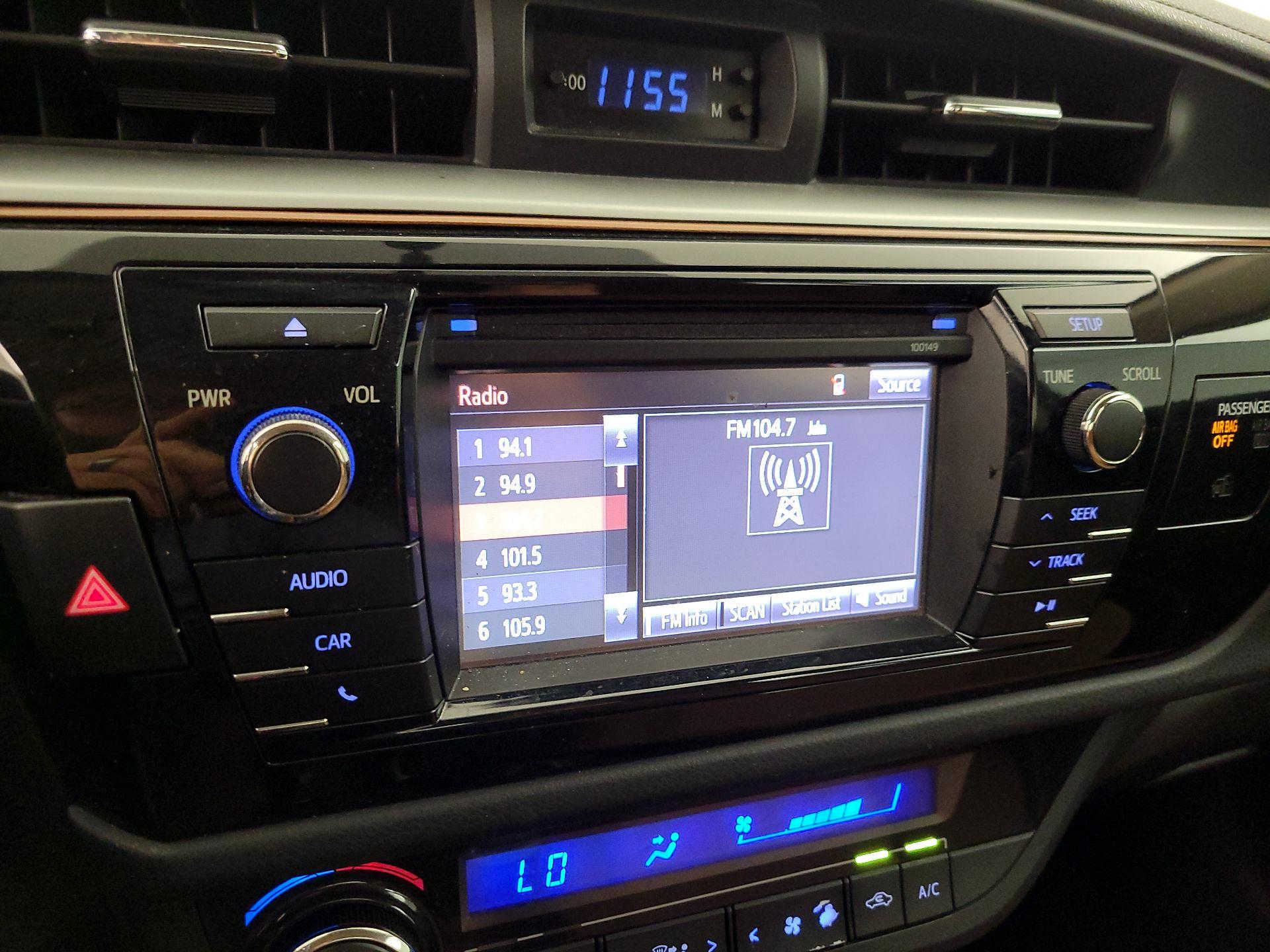 Thumbnail: 2015 Toyota Corolla - 15