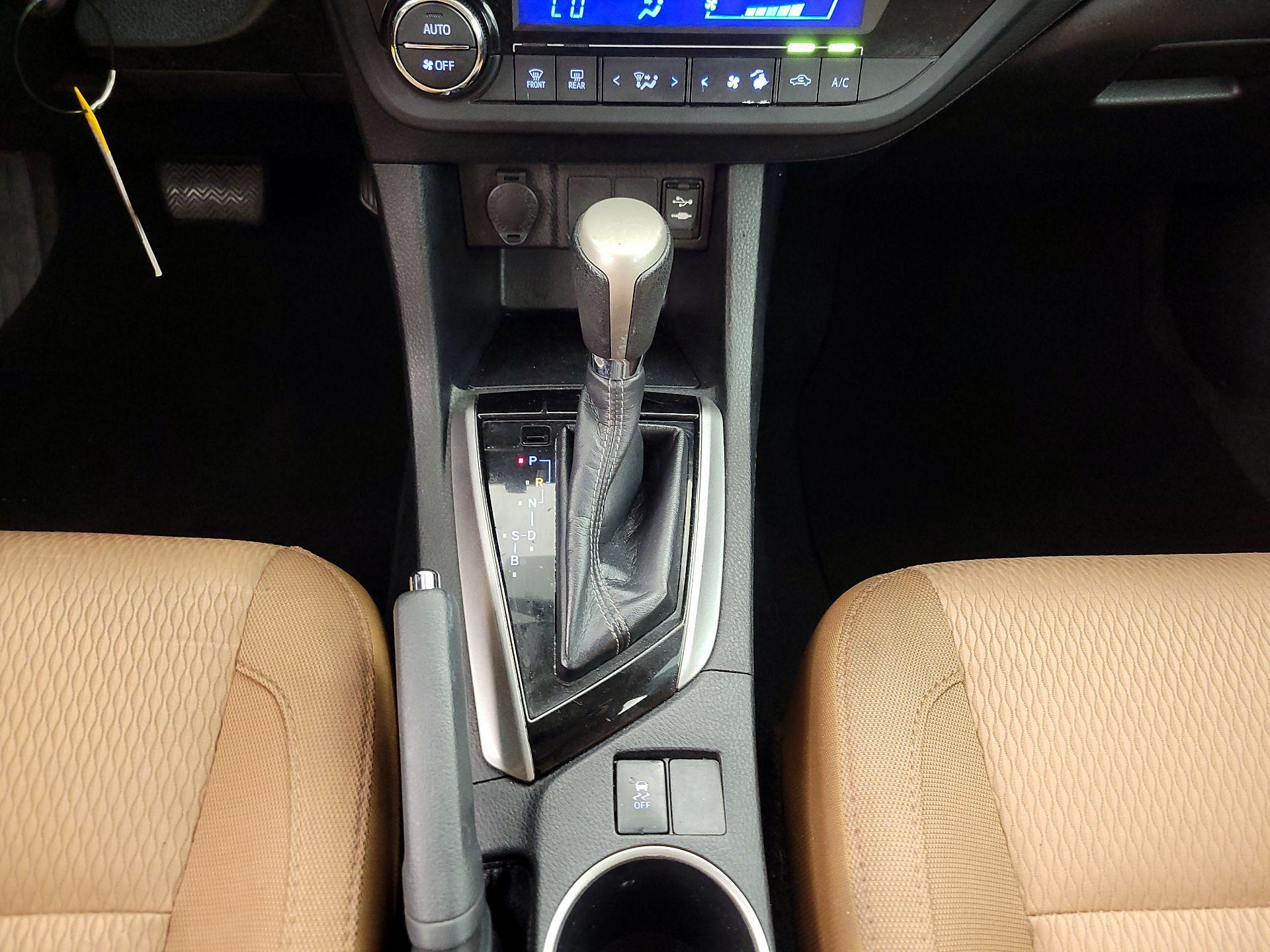 Thumbnail: 2015 Toyota Corolla - 17
