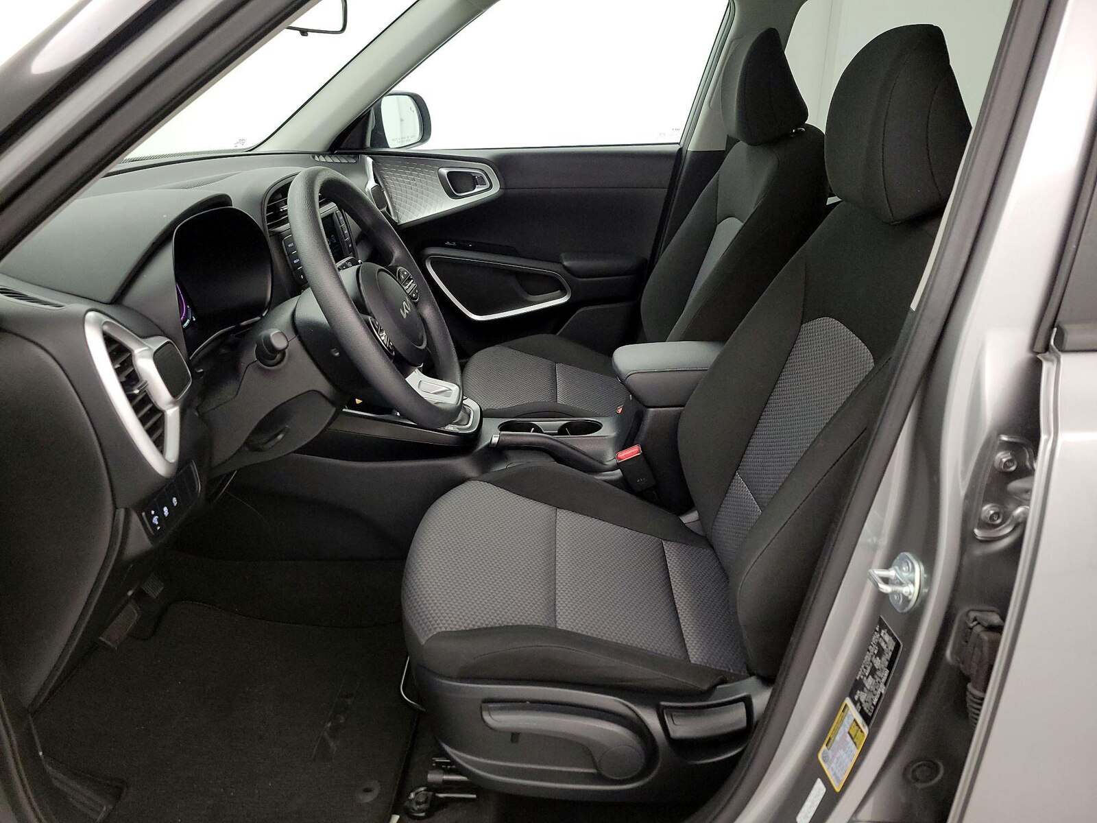 2025 Kia Soul LX - Photo 12
