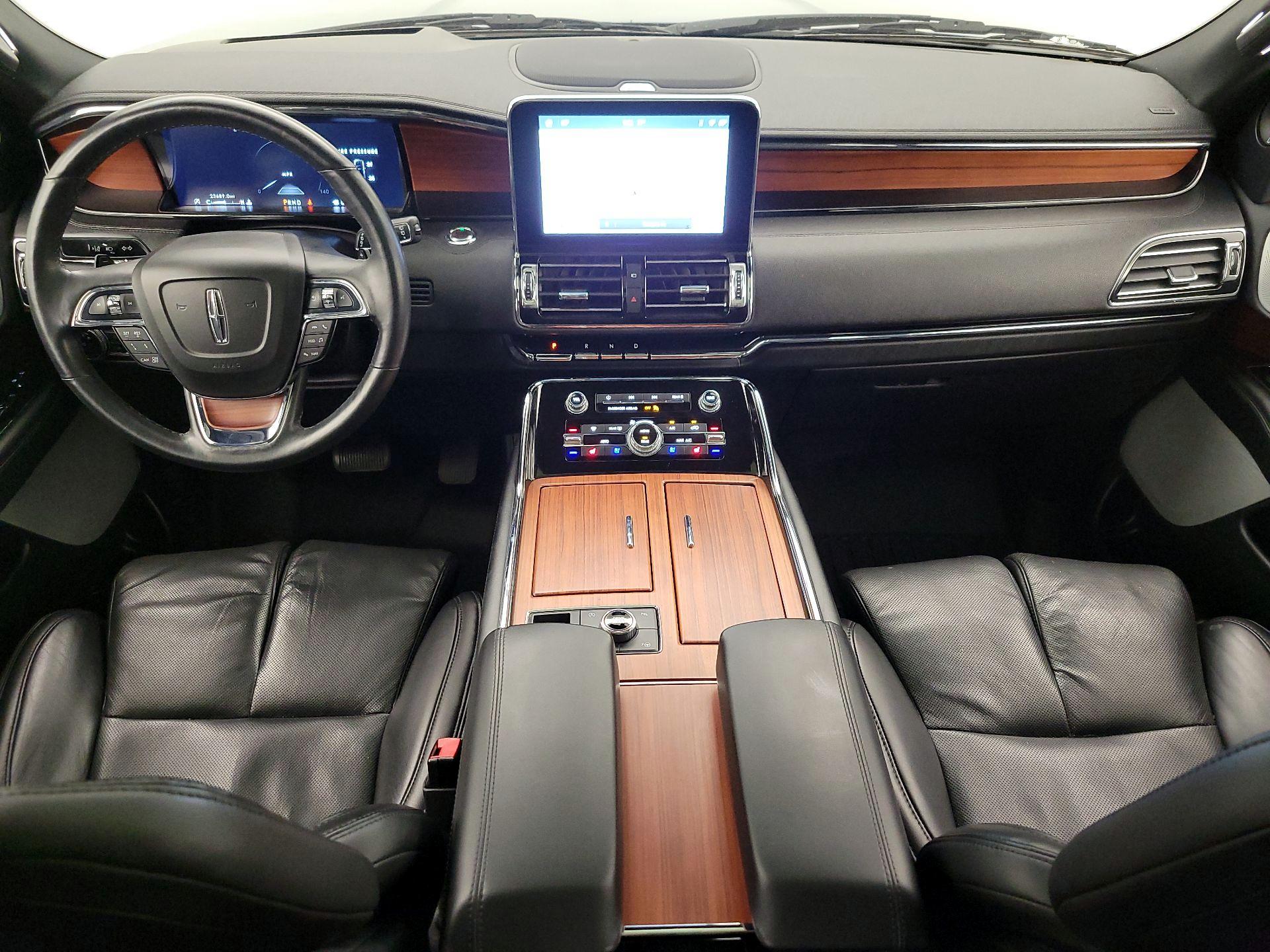 Thumbnail: 2020 Lincoln Navigator L - 9