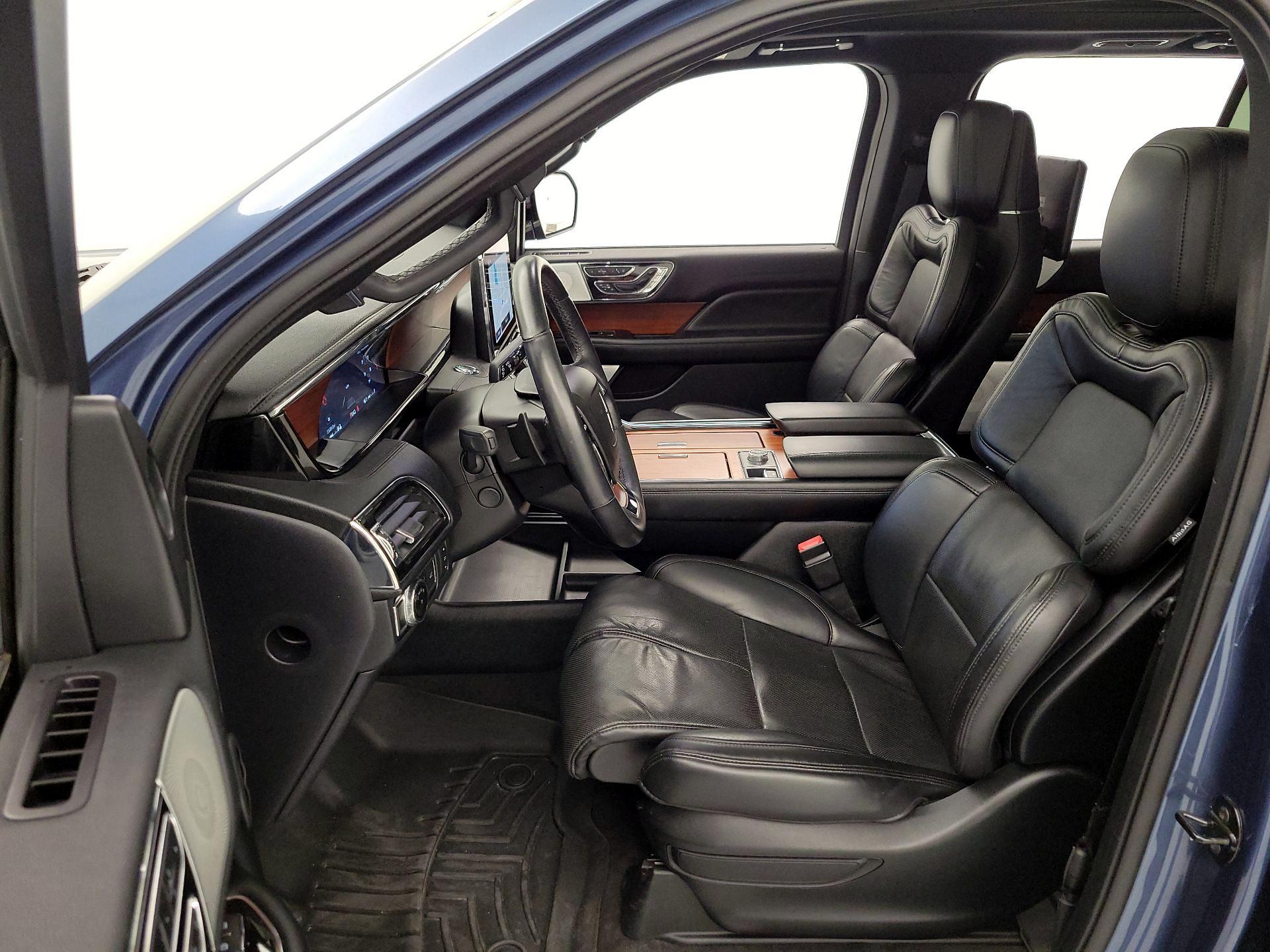 Thumbnail: 2020 Lincoln Navigator L - 11