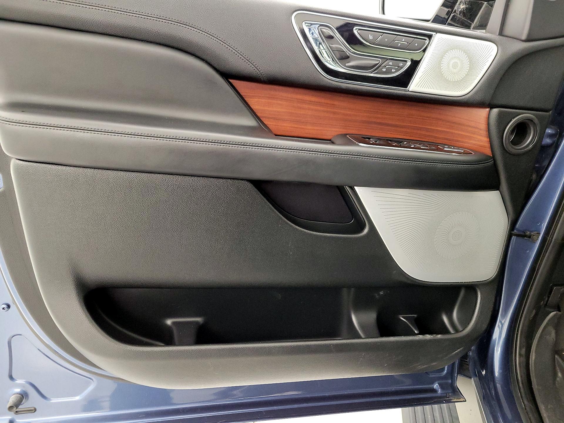 Thumbnail: 2020 Lincoln Navigator L - 12