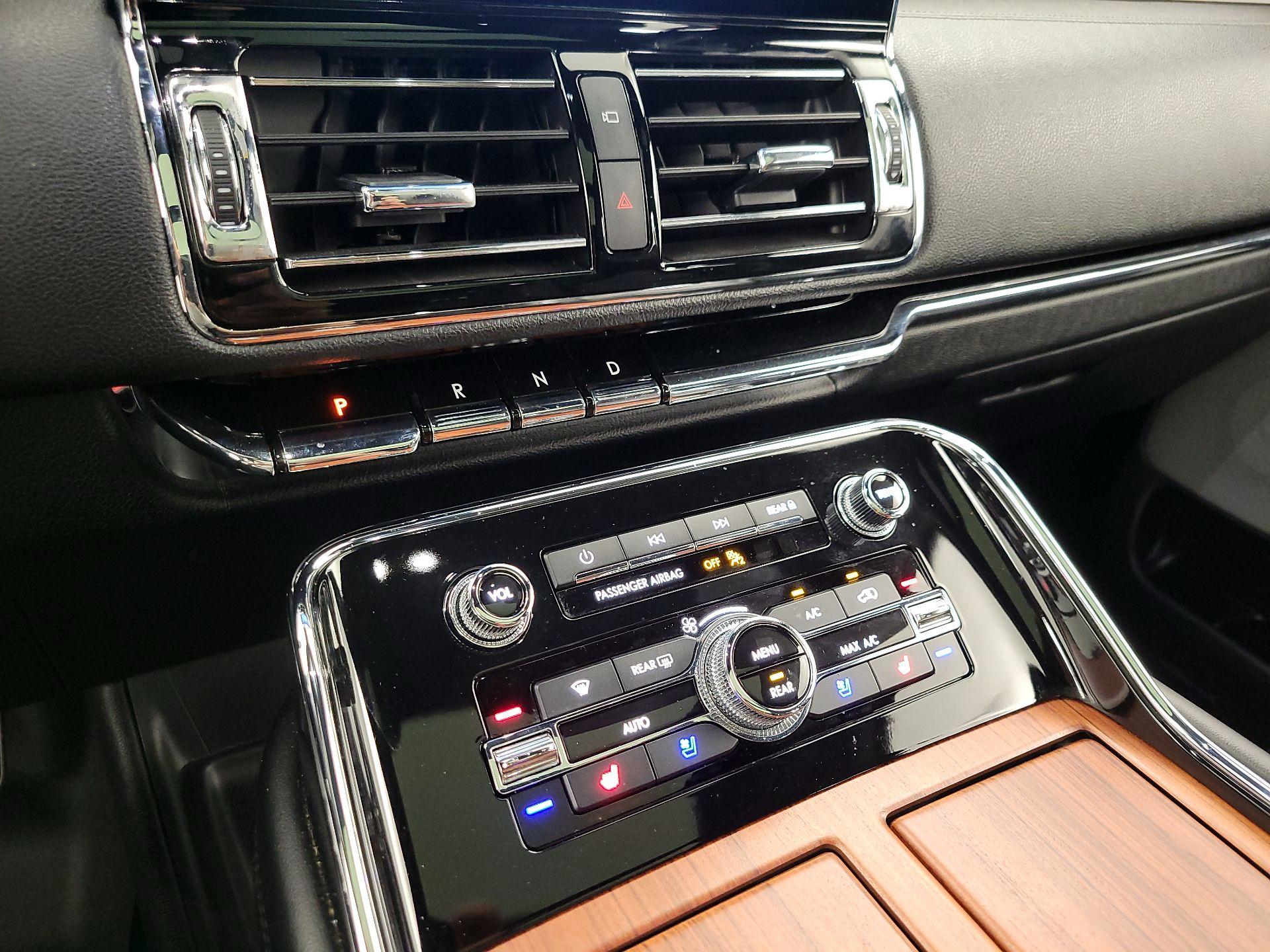 Thumbnail: 2020 Lincoln Navigator L - 17