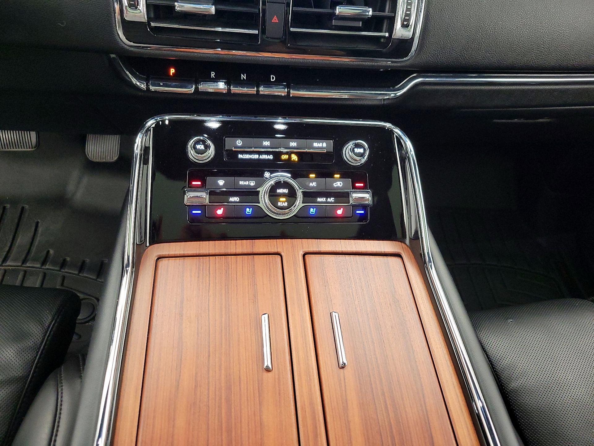 Thumbnail: 2020 Lincoln Navigator L - 18