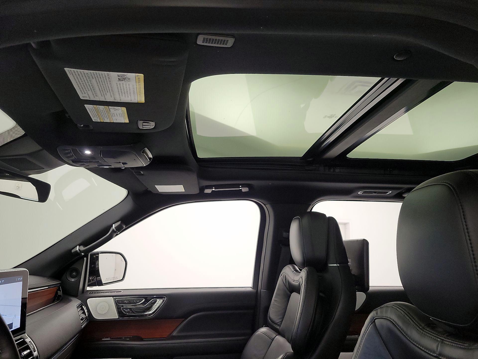 Thumbnail: 2020 Lincoln Navigator L - 20