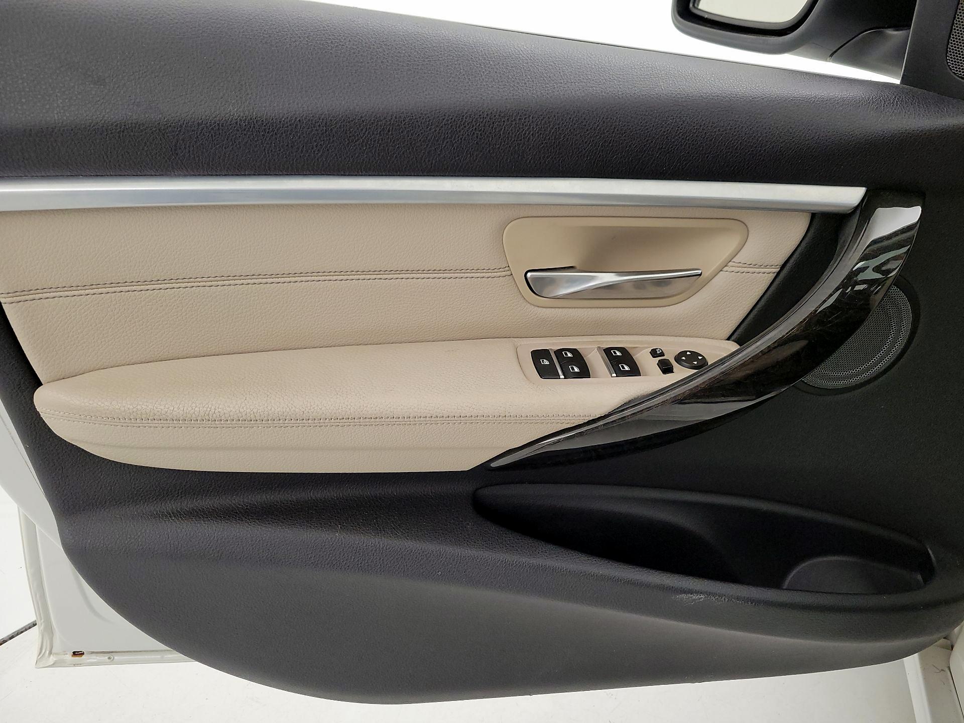 Thumbnail: 2016 BMW 3 Series - 12