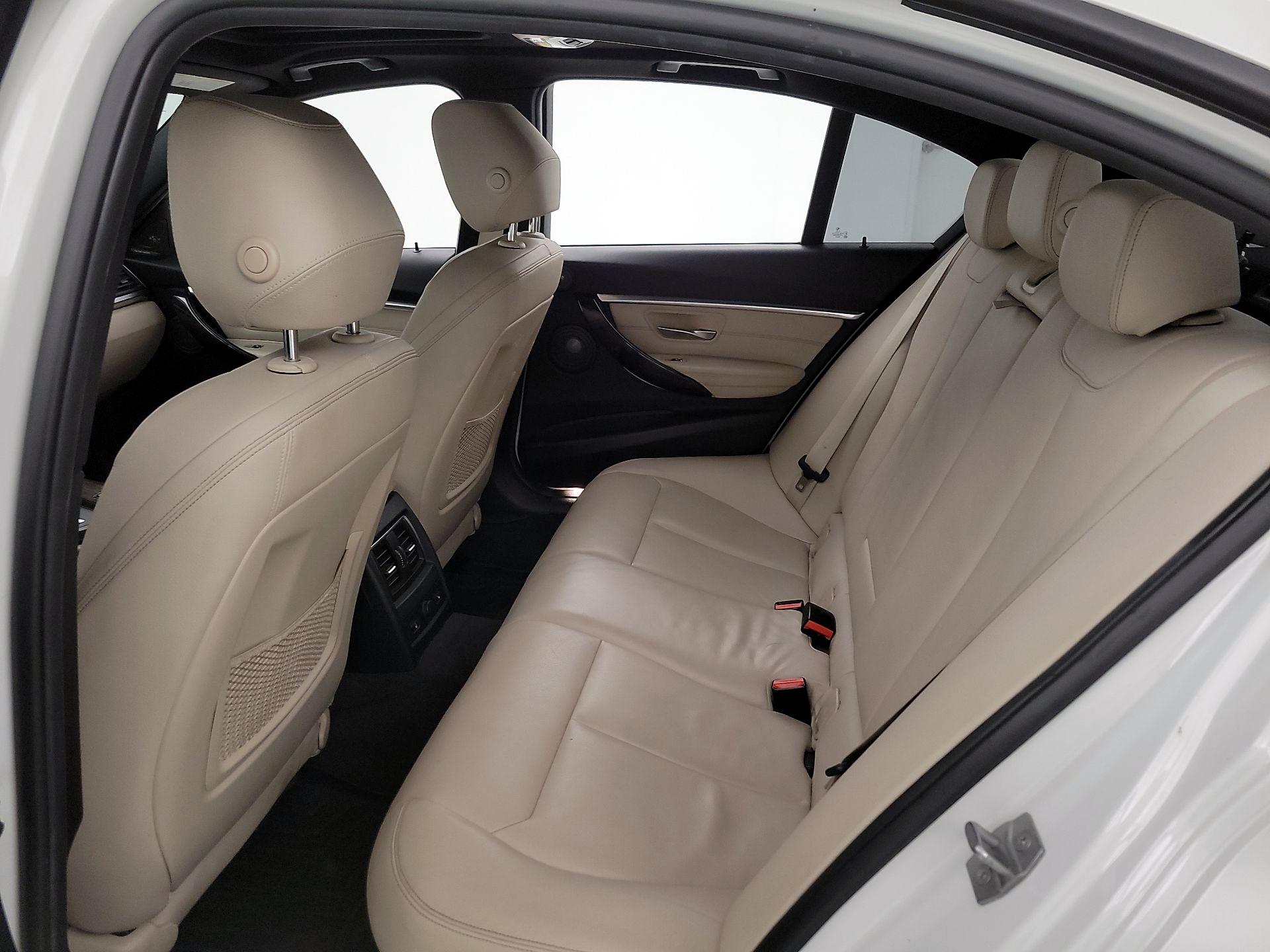 Thumbnail: 2016 BMW 3 Series - 20
