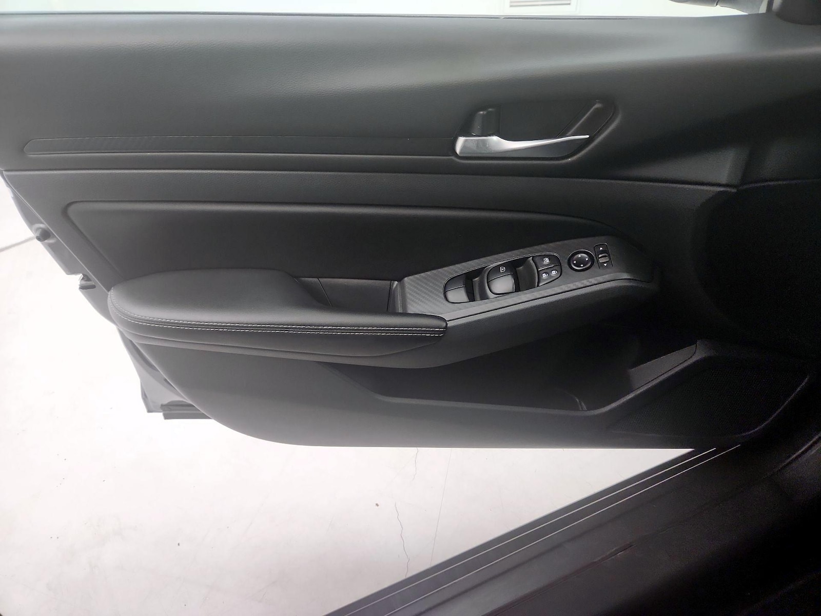 2025 Nissan Altima SV - Photo 13