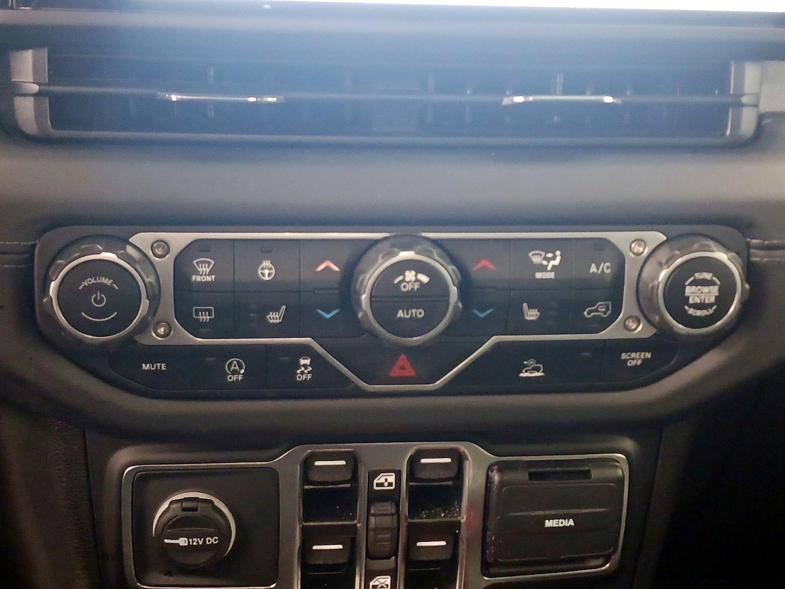2025 Jeep Wrangler 4-Door Sahara - Photo 17