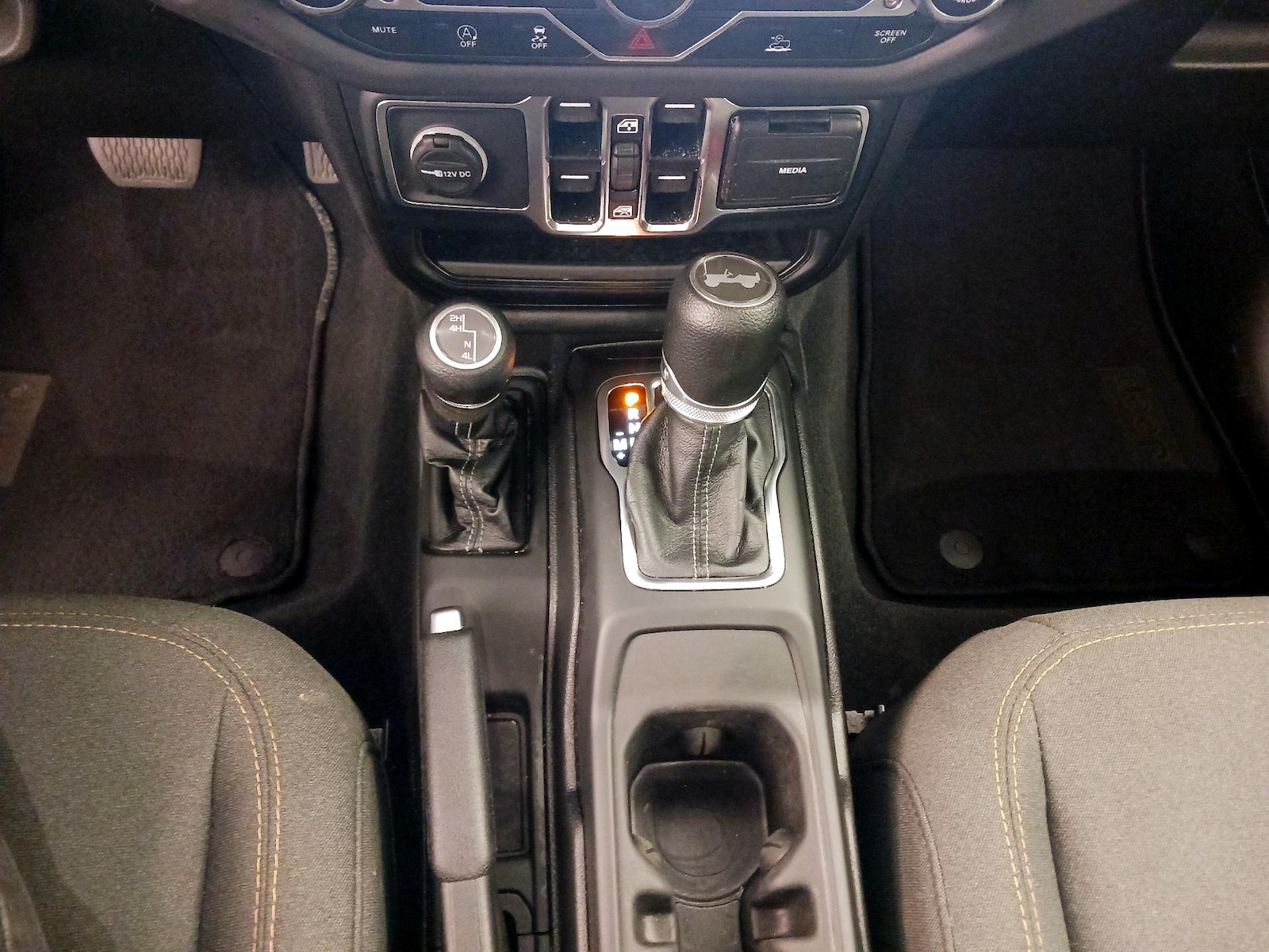 2025 Jeep Wrangler 4-Door Sahara - Photo 18