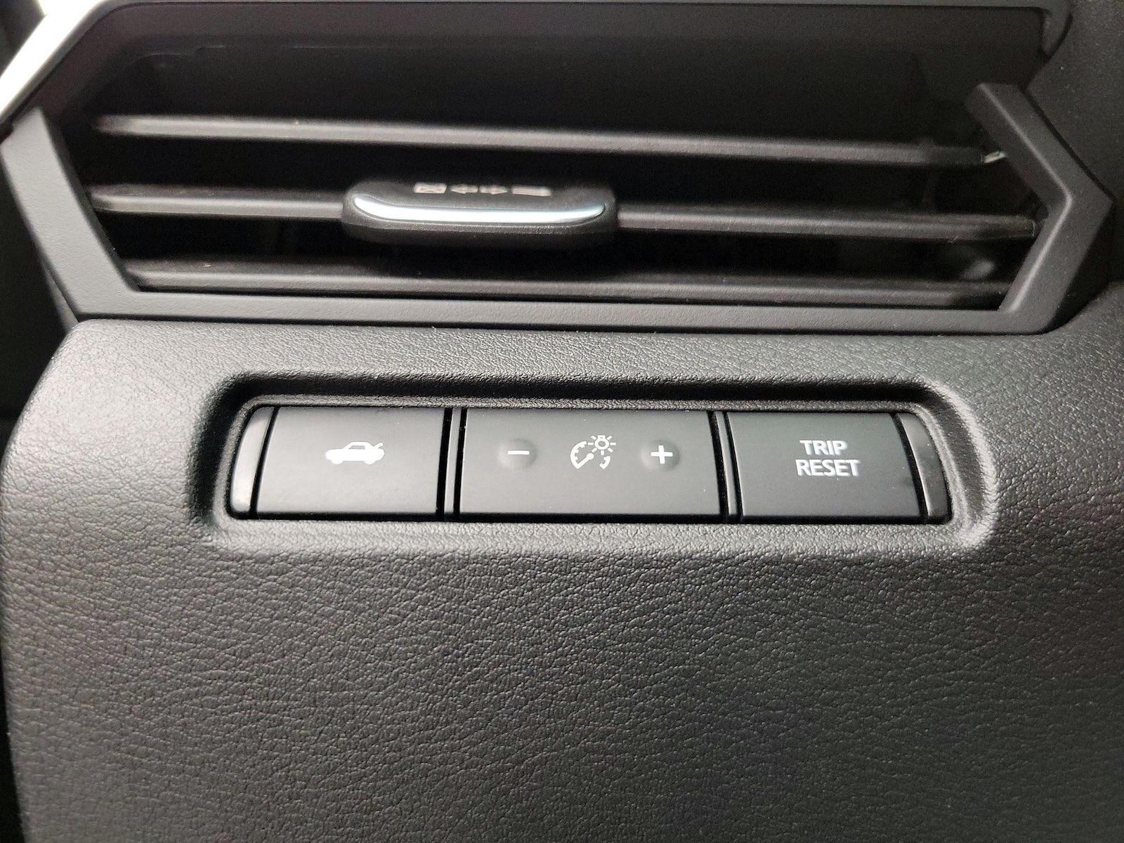 2025 Nissan Altima SV - Photo 14