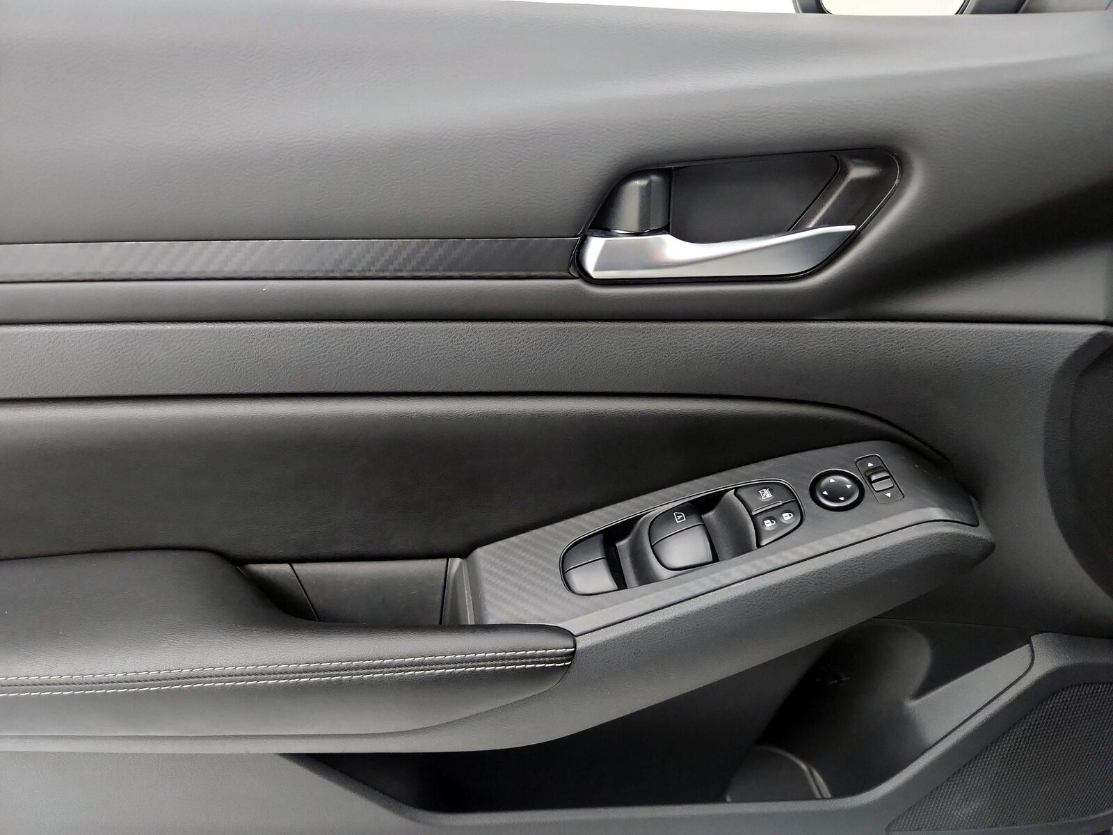 2025 Nissan Altima SV - Photo 13