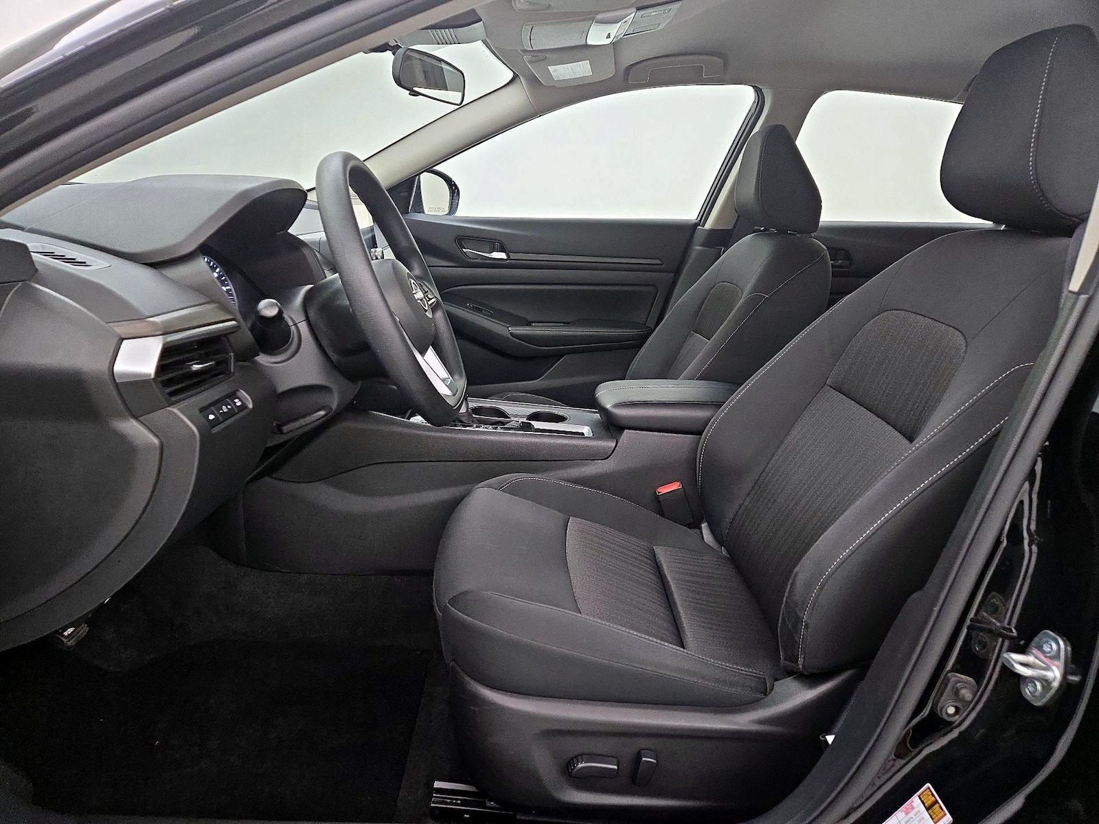 2025 Nissan Altima SV - Photo 12
