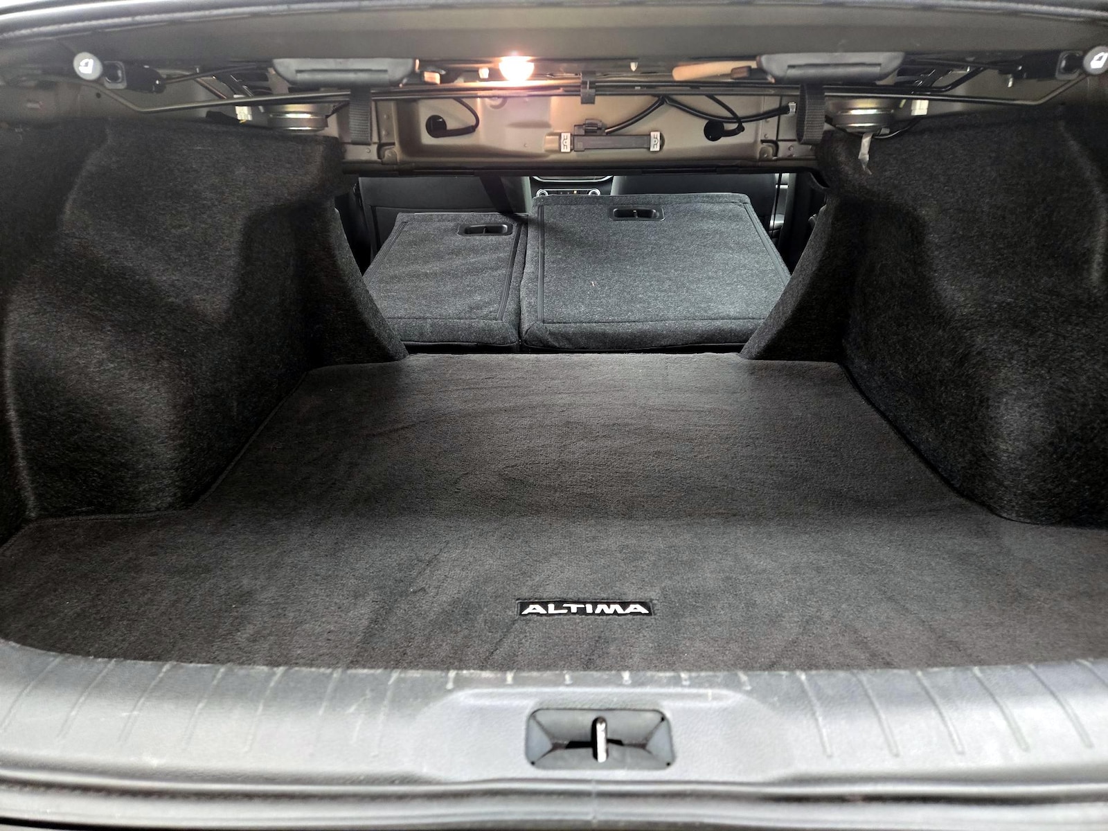 2025 Nissan Altima SV - Photo 22