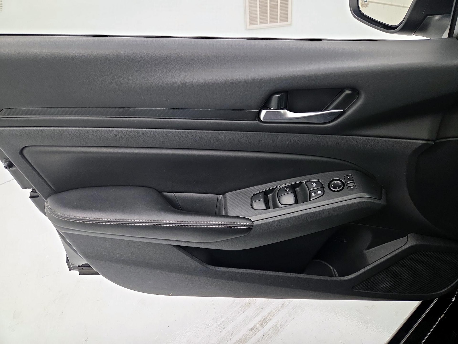 2025 Nissan Altima SV - Photo 13