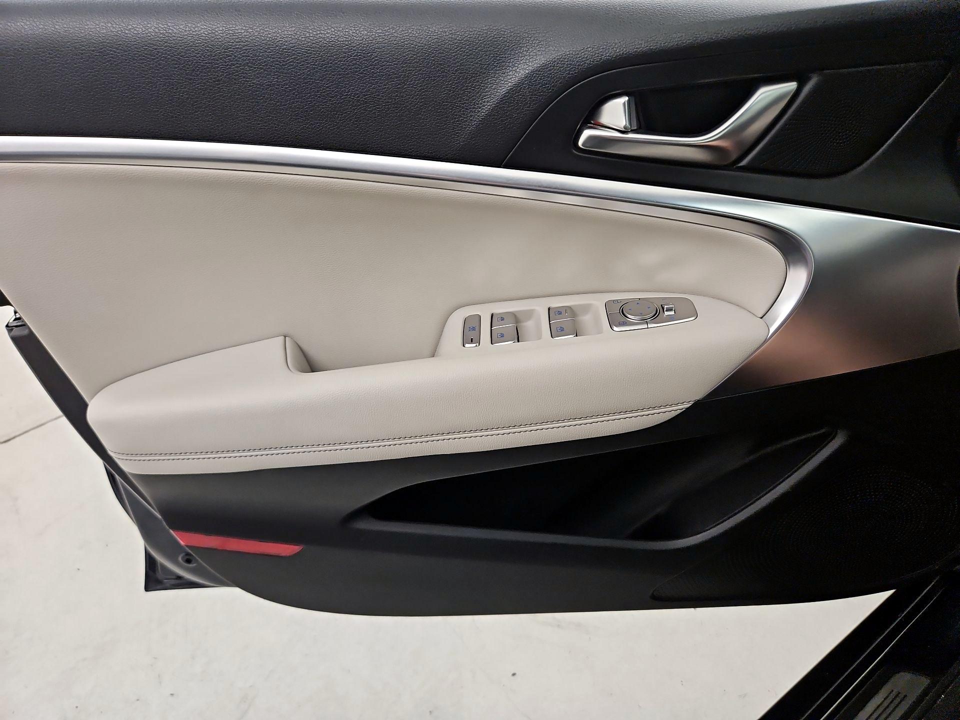Thumbnail: 2025 Genesis G70 - 12