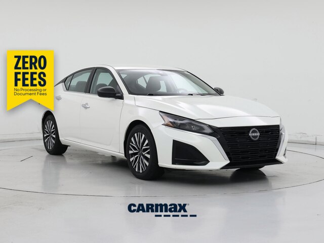 White 2025 Nissan Altima 2.5 SV FWD Sedan Front-Wheel Drive Automatic