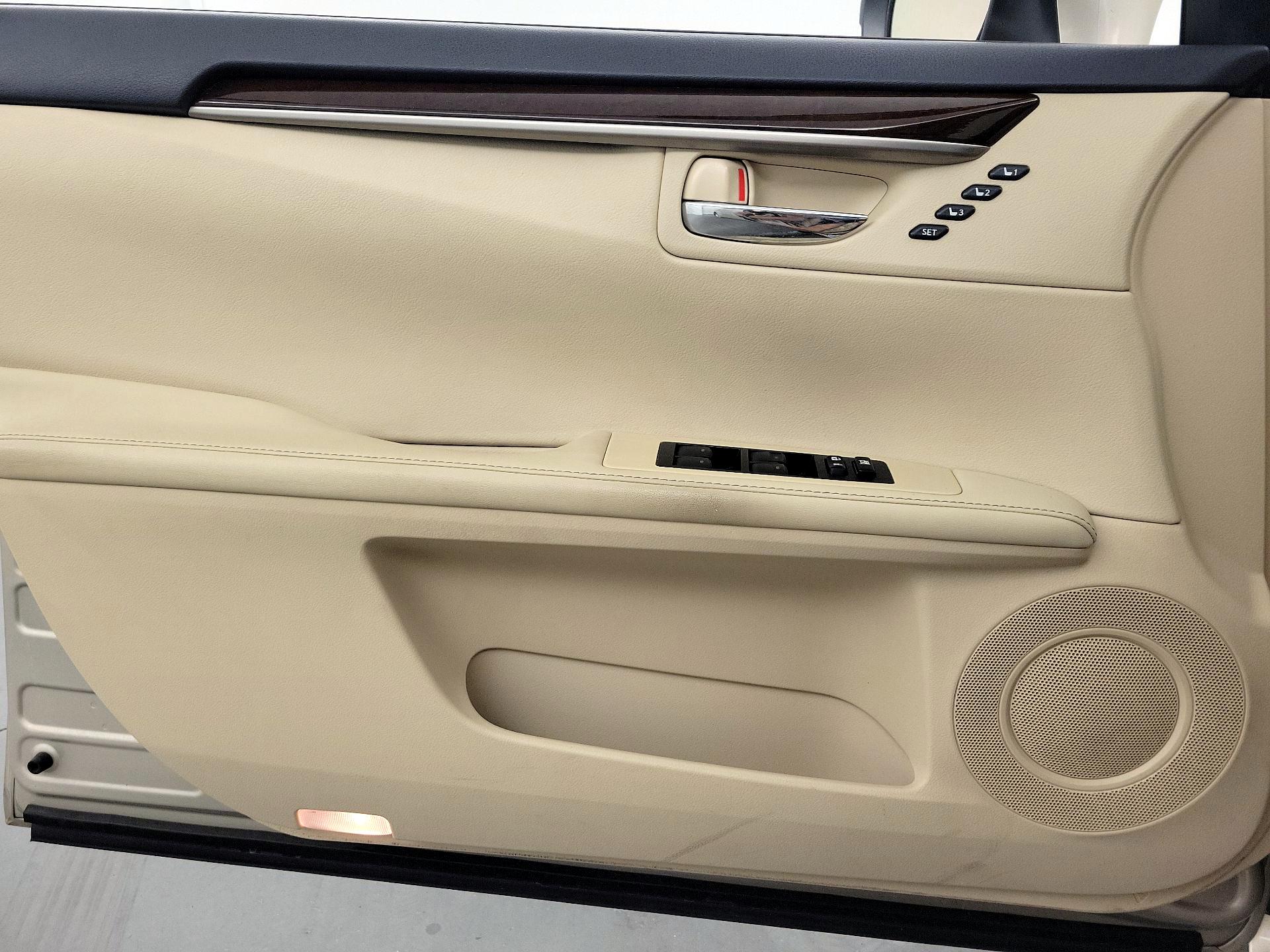 Thumbnail: 2014 Lexus ES - 12