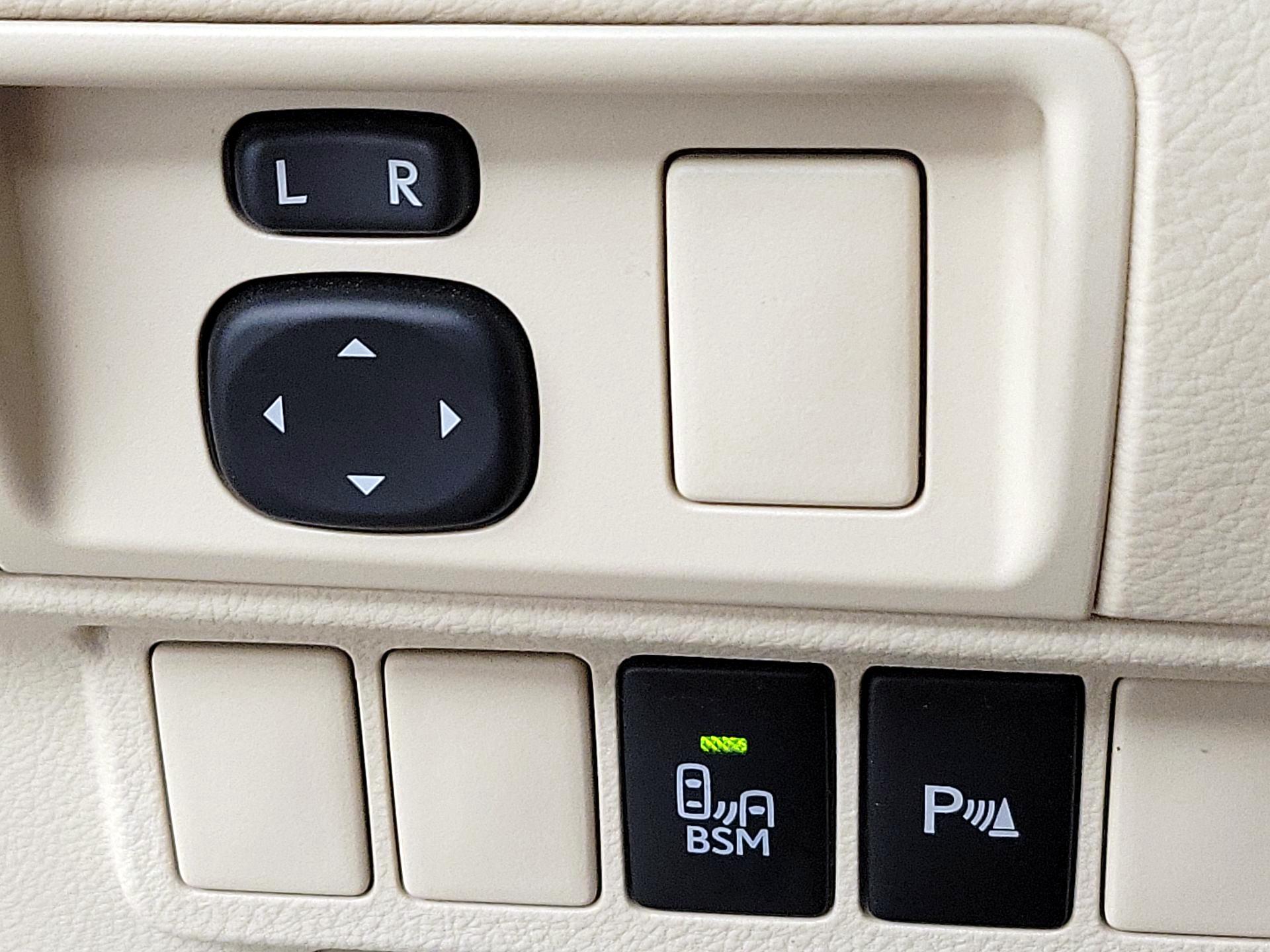 Thumbnail: 2014 Lexus ES - 13