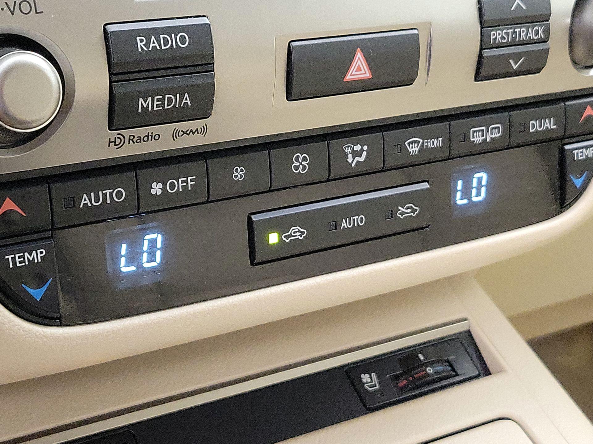 Thumbnail: 2014 Lexus ES - 16
