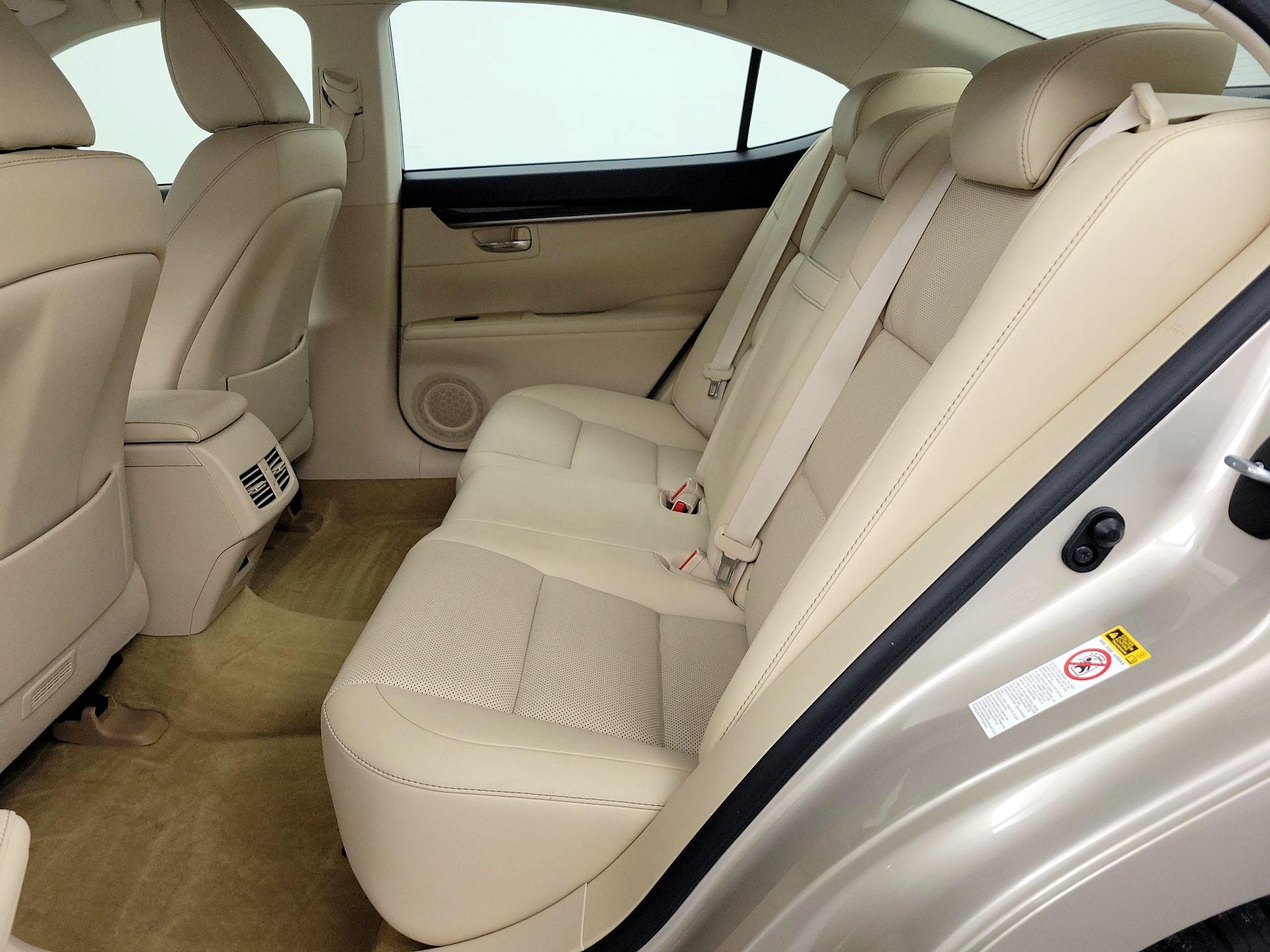 Thumbnail: 2014 Lexus ES - 20