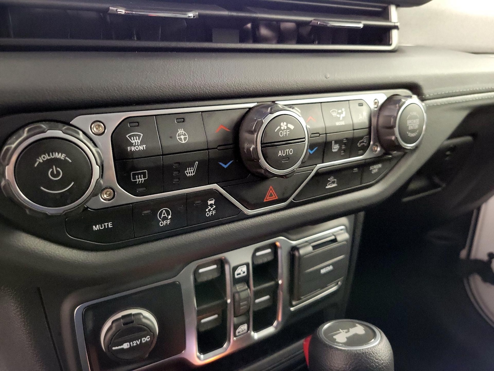 2025 Jeep Wrangler 4-Door Sahara - Photo 17