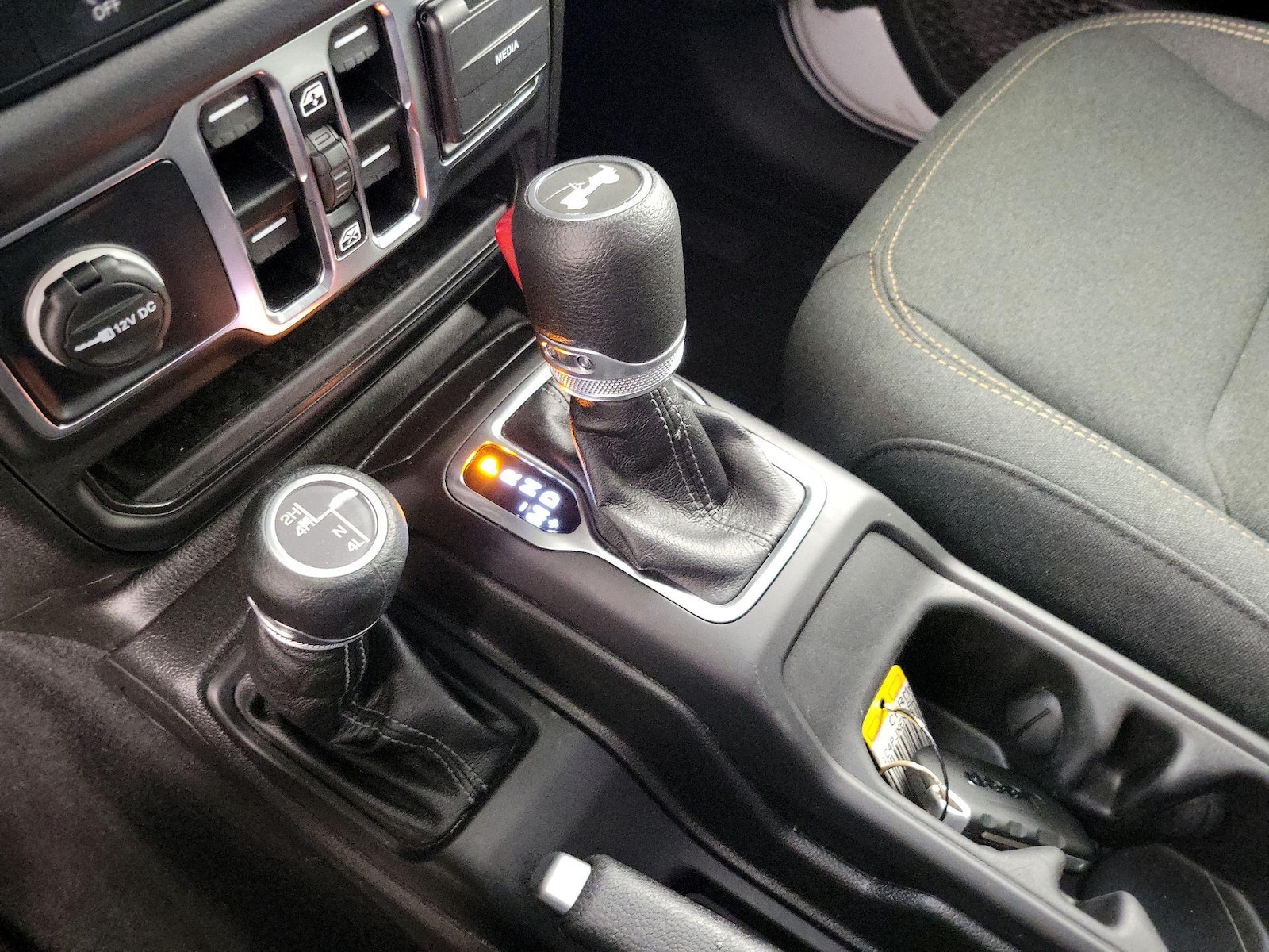 2025 Jeep Wrangler 4-Door Sahara - Photo 18