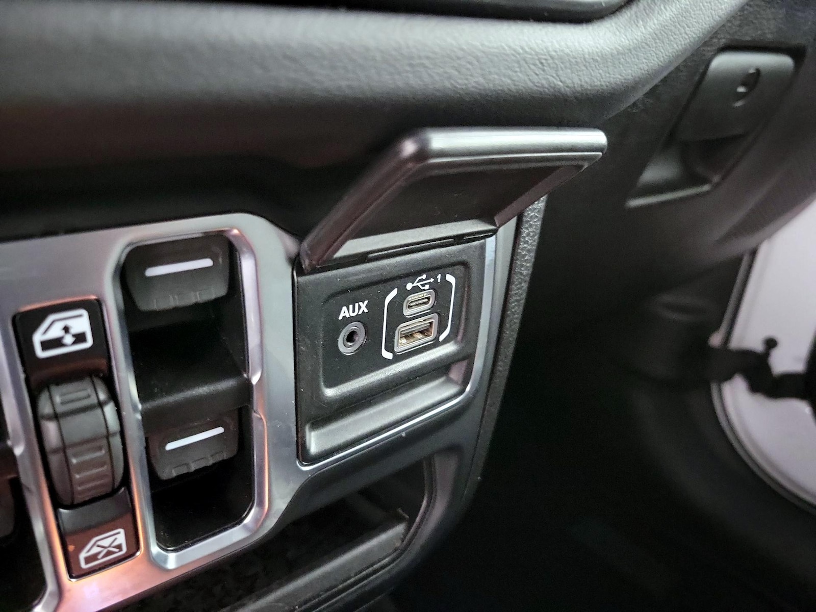 2025 Jeep Wrangler 4-Door Sahara - Photo 19