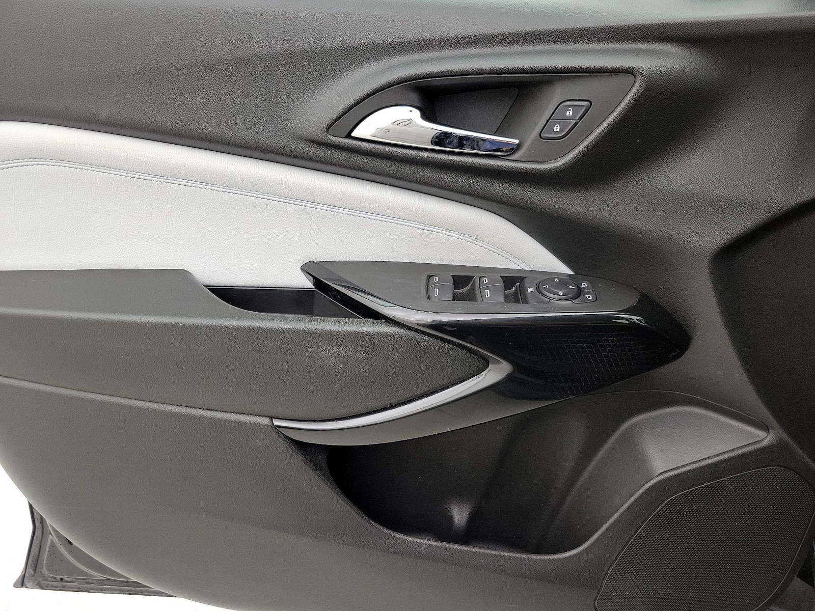 2024 Chevrolet Trax LT - Photo 13