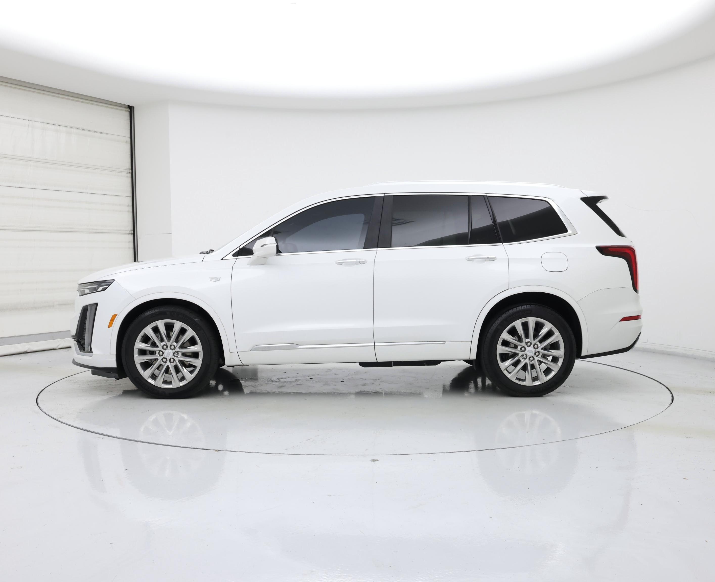 Thumbnail: 2021 Cadillac XT6 - 3