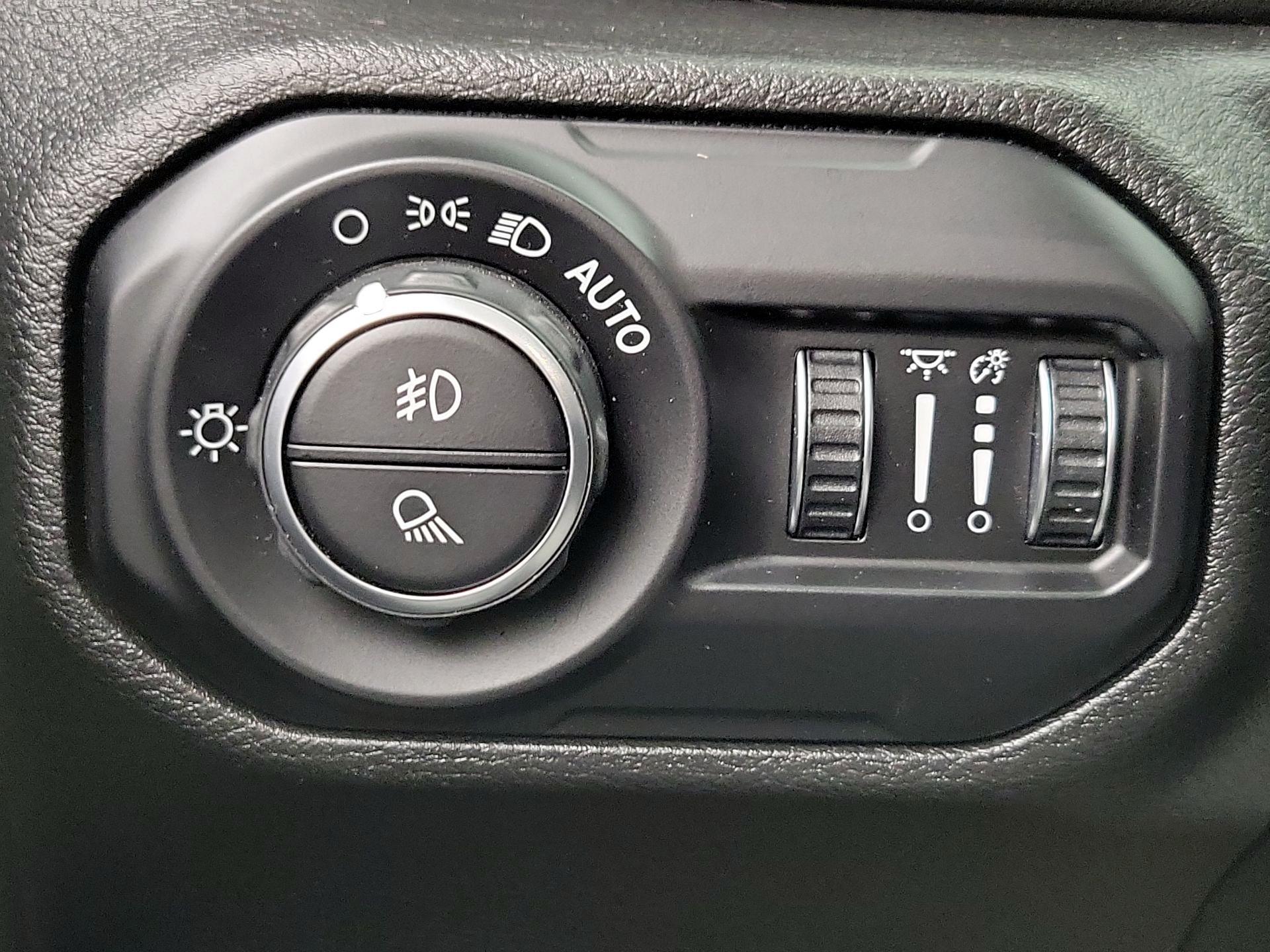 Thumbnail: 2021 Jeep Gladiator - 13