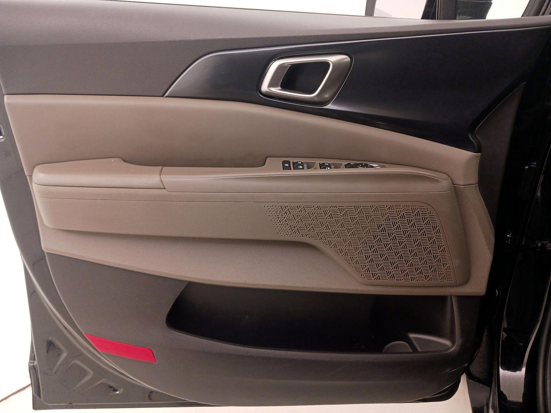 Thumbnail: 2025 Kia Carnival - 12