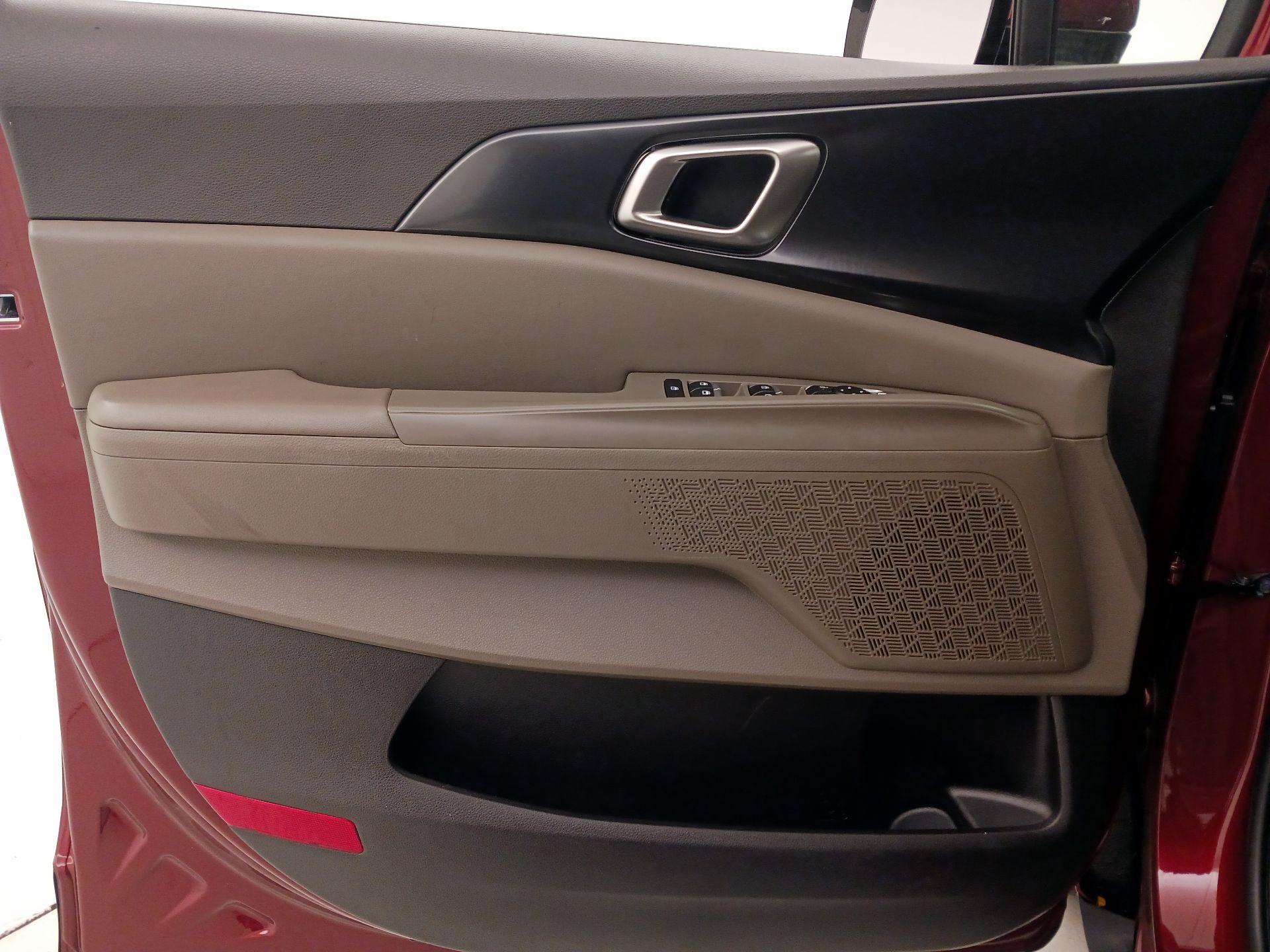 Thumbnail: 2025 Kia Carnival - 12