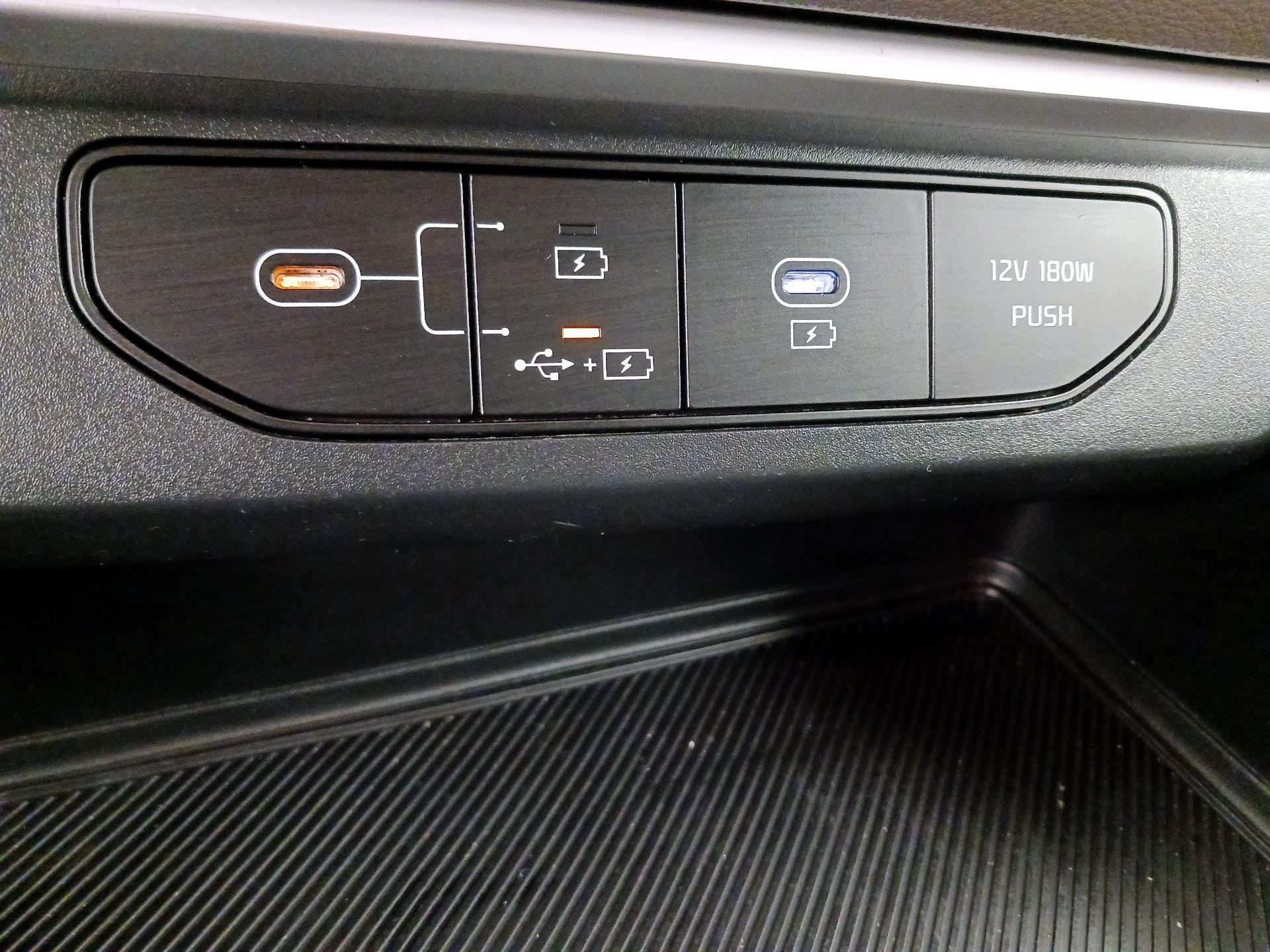Thumbnail: 2025 Kia Carnival - 19