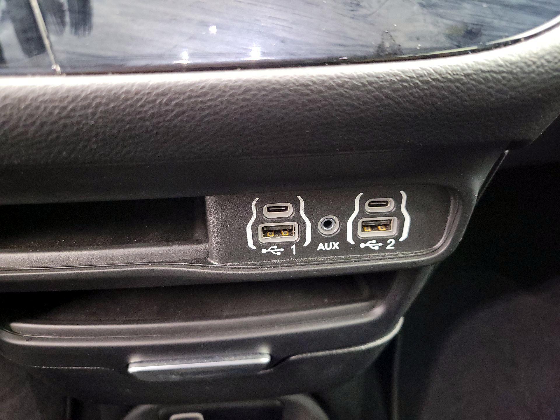 Thumbnail: 2025 Chrysler Pacifica - 18