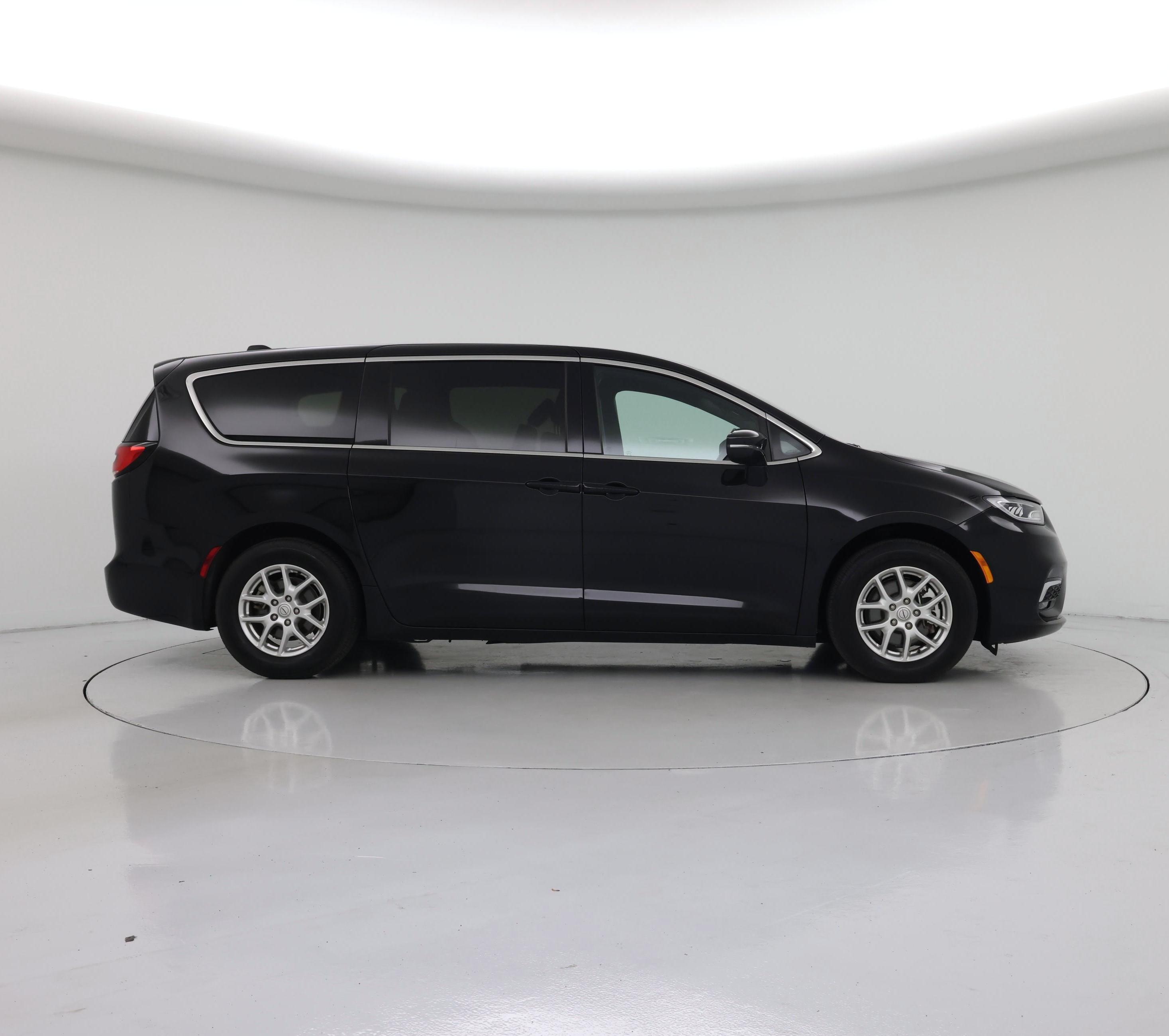 Thumbnail: 2025 Chrysler Pacifica - 7