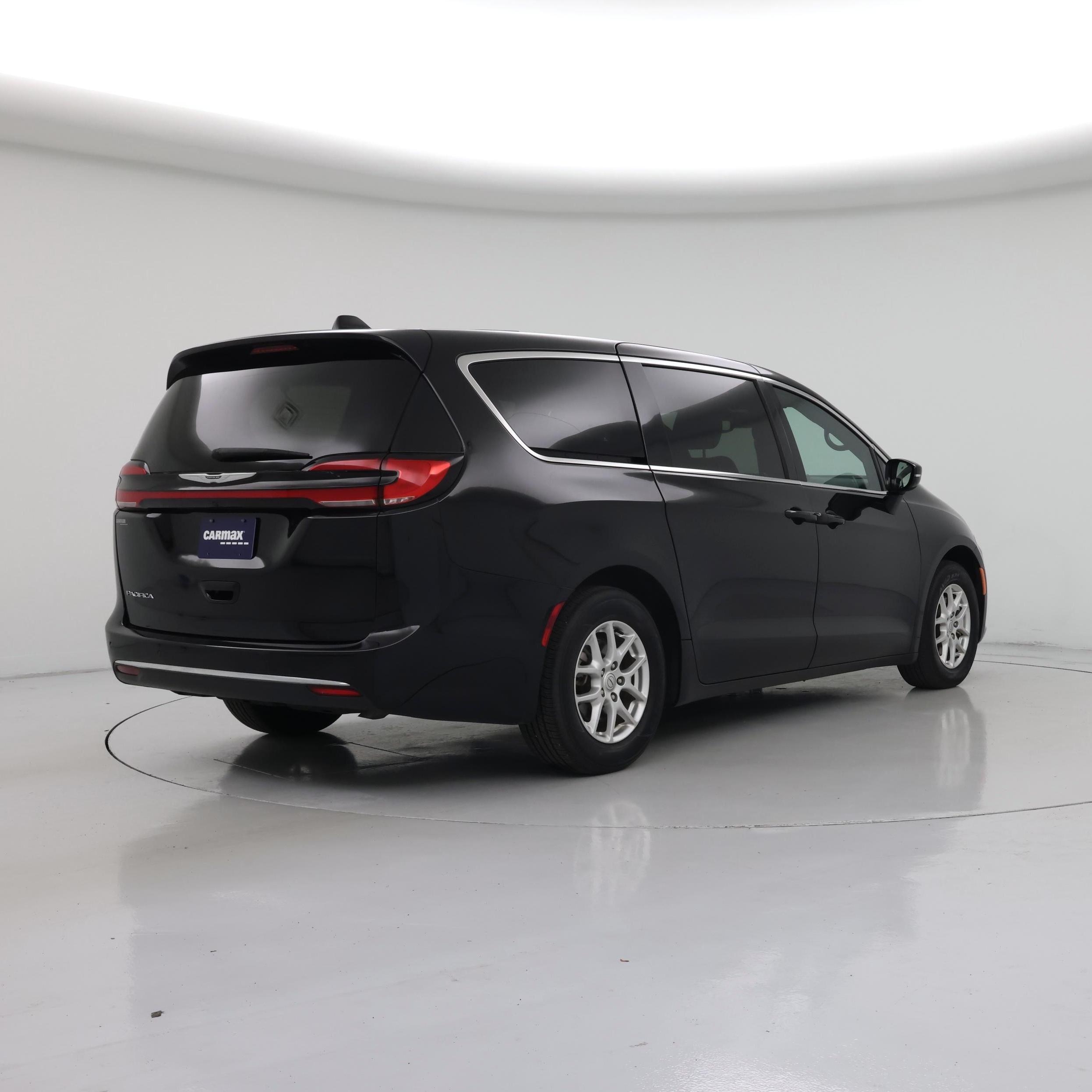 Thumbnail: 2025 Chrysler Pacifica - 8